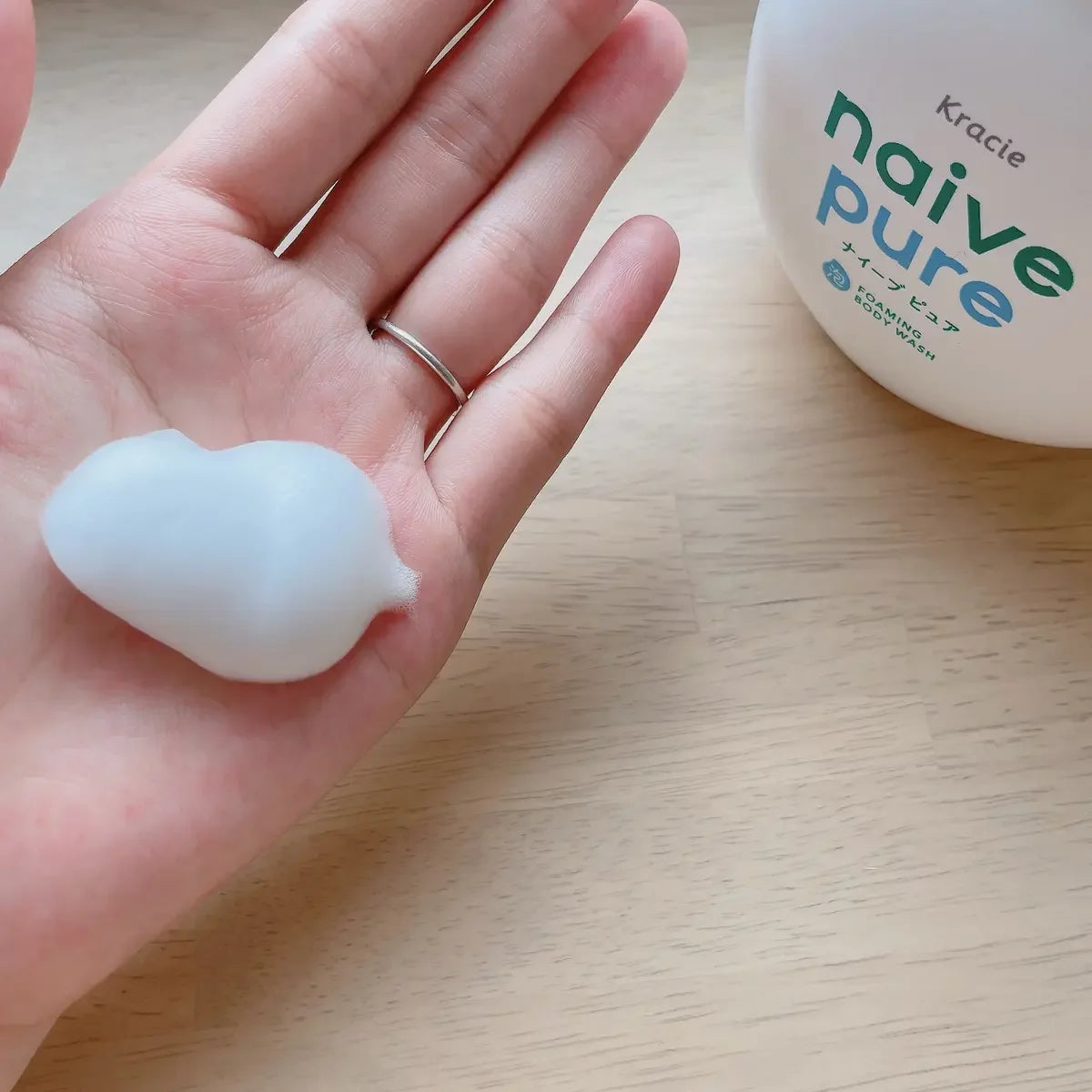 Kracie Naive Pure Plant-Based Foaming Body Wash for Babies 550ml - Gentle Cleansing for Sensitive Skin - Perfect for Daily Bath Time & Newborn Care