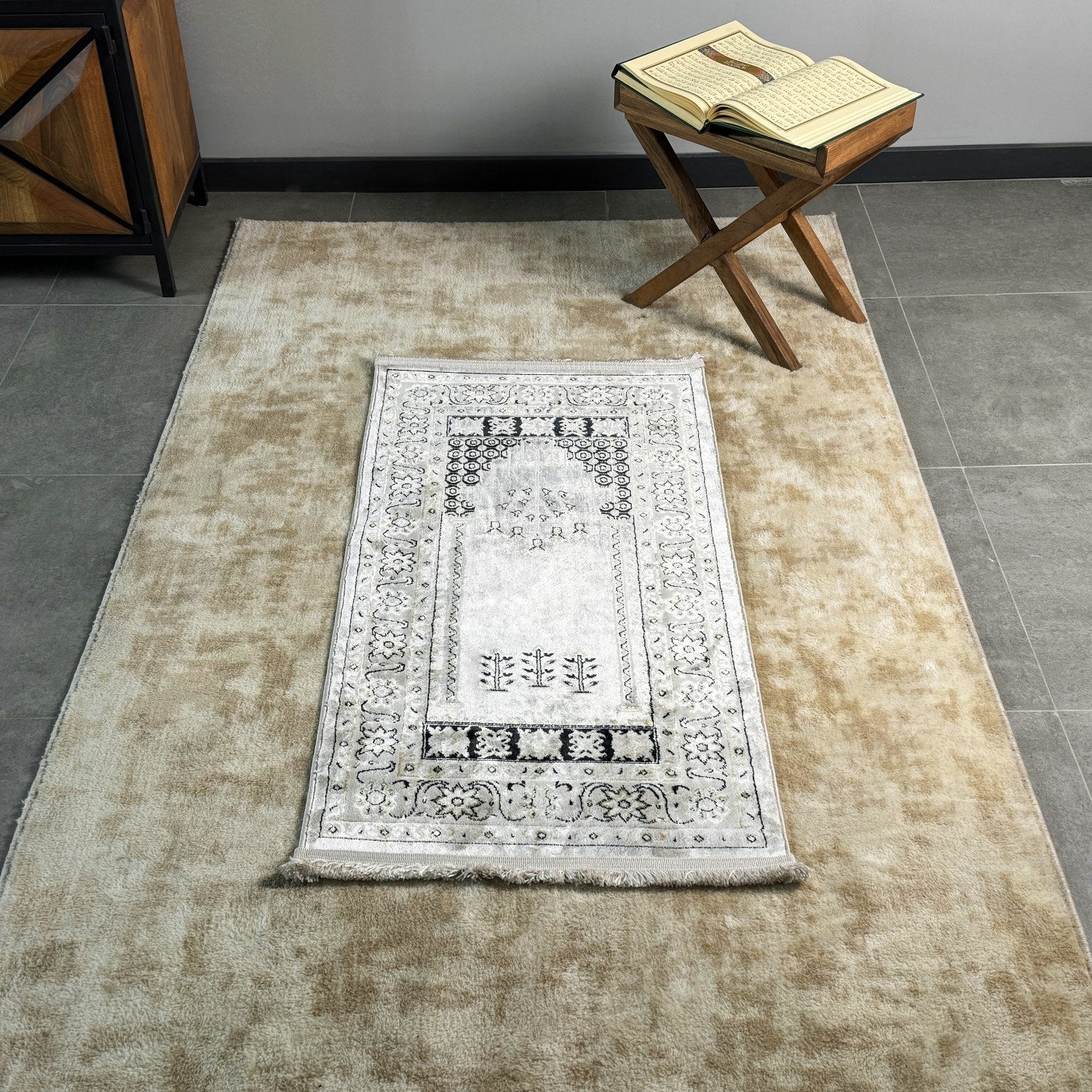 Premium Islamic Prayer Rug - Soft & Comfortable Muslim Prayer Mat for Home & Mosque - Ideal Gift for Ramadan, Eid & Daily Salah (Cream)