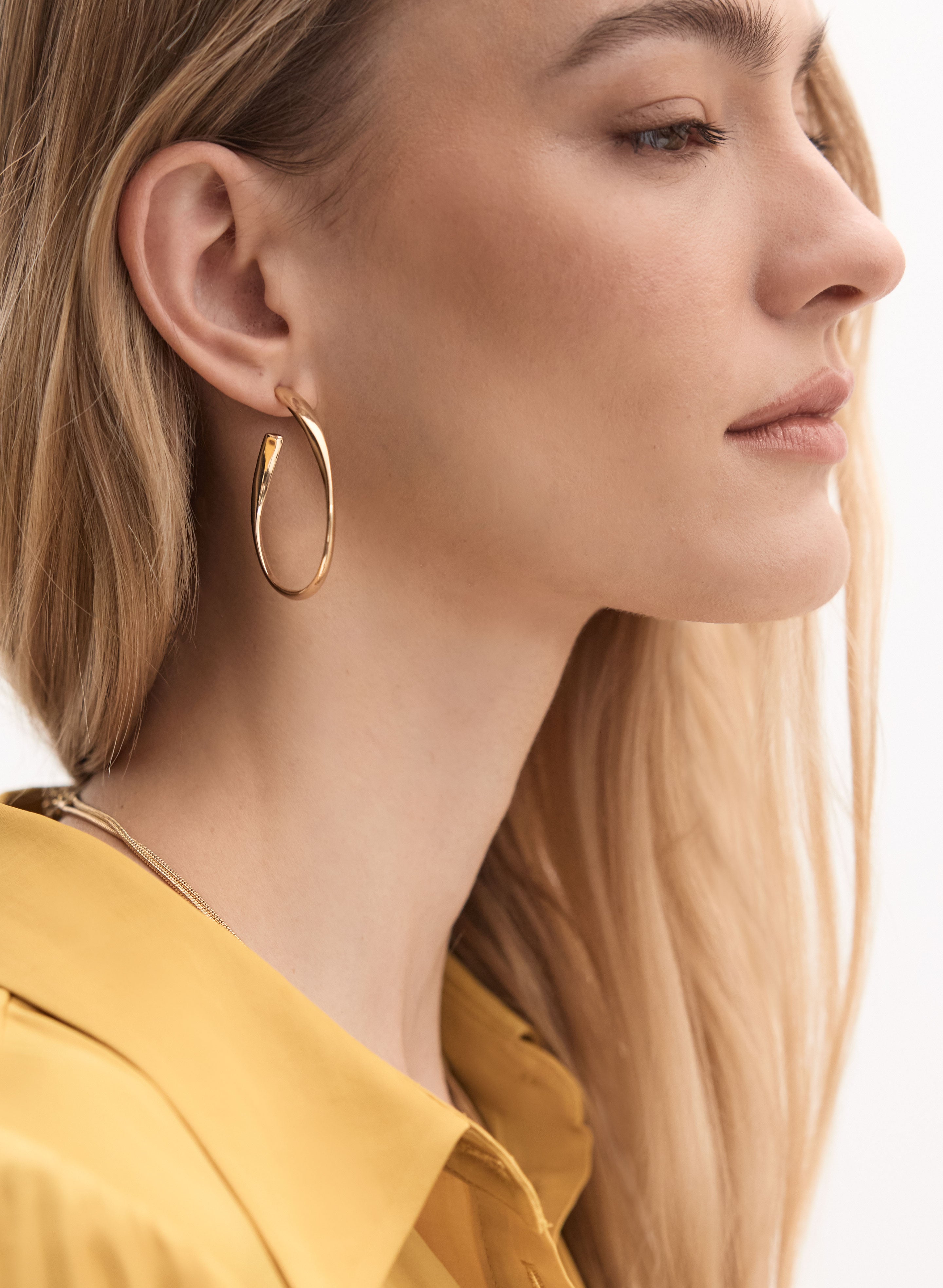 Elegant Curved Hoop Earrings for Women - 14K Gold Plated Dainty Huggie Hoops - Perfect for Everyday Wear, Parties & Gifts