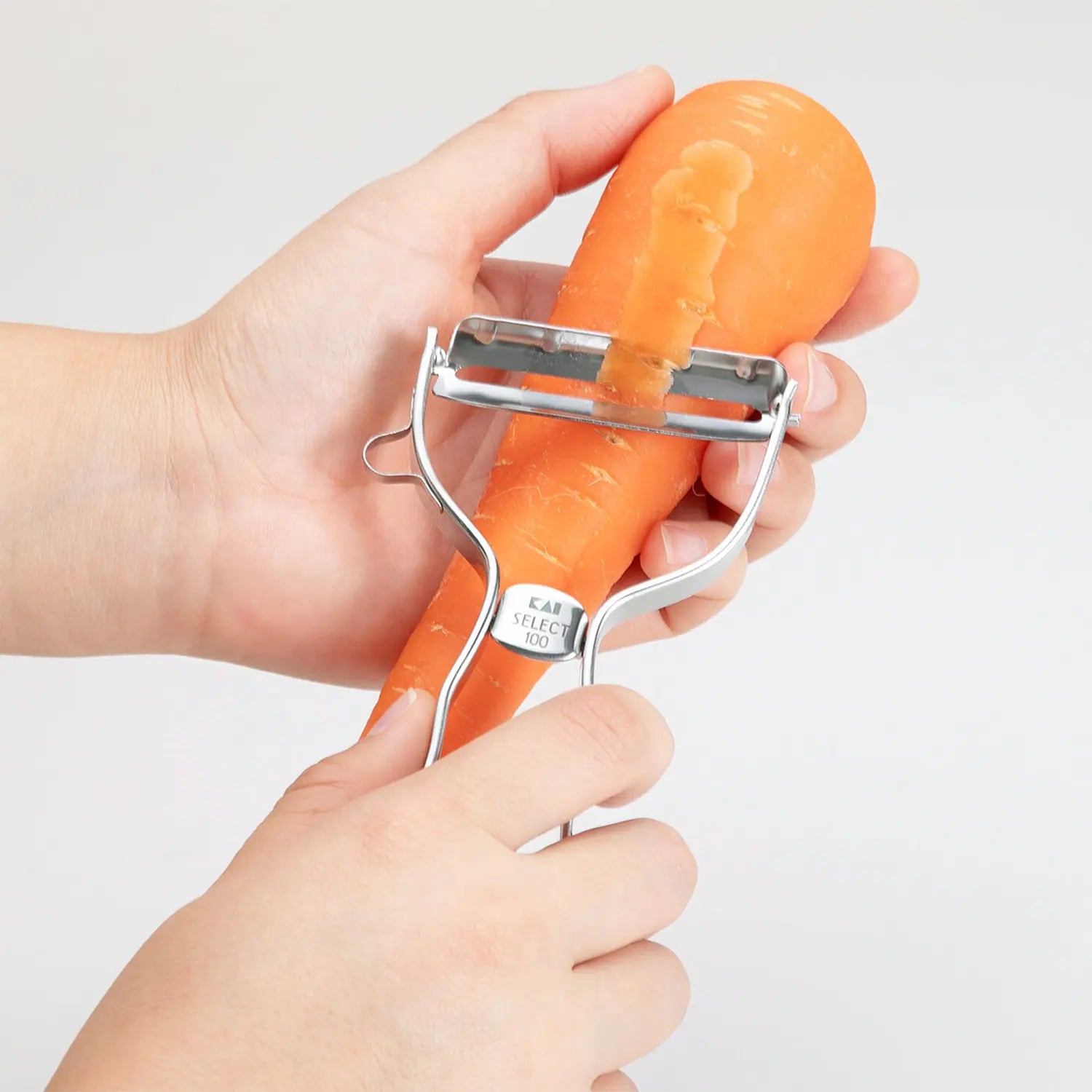 Premium Kai Stainless Steel Vegetable Peeler - Ergonomic Kitchen Tool for Effortless Peeling of Potatoes, Carrots & Fruits - Ideal for Home Cooking & Professional Chefs