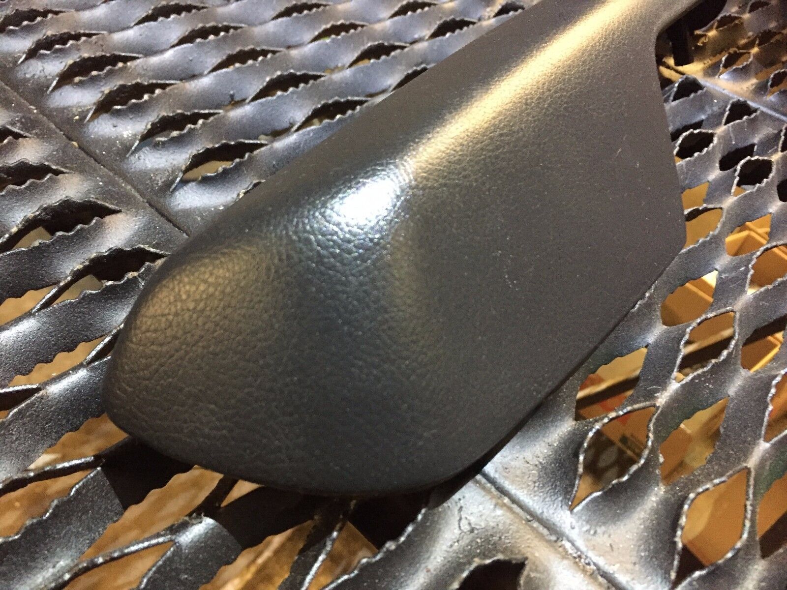 2005-2008 Audi A6 C6 Right Rear Passenger Door Pull Handle Armrest OEM 4F0867306 - Perfect Replacement for Worn or Broken Handles - Ideal for Car Interior Repair & Restoration
