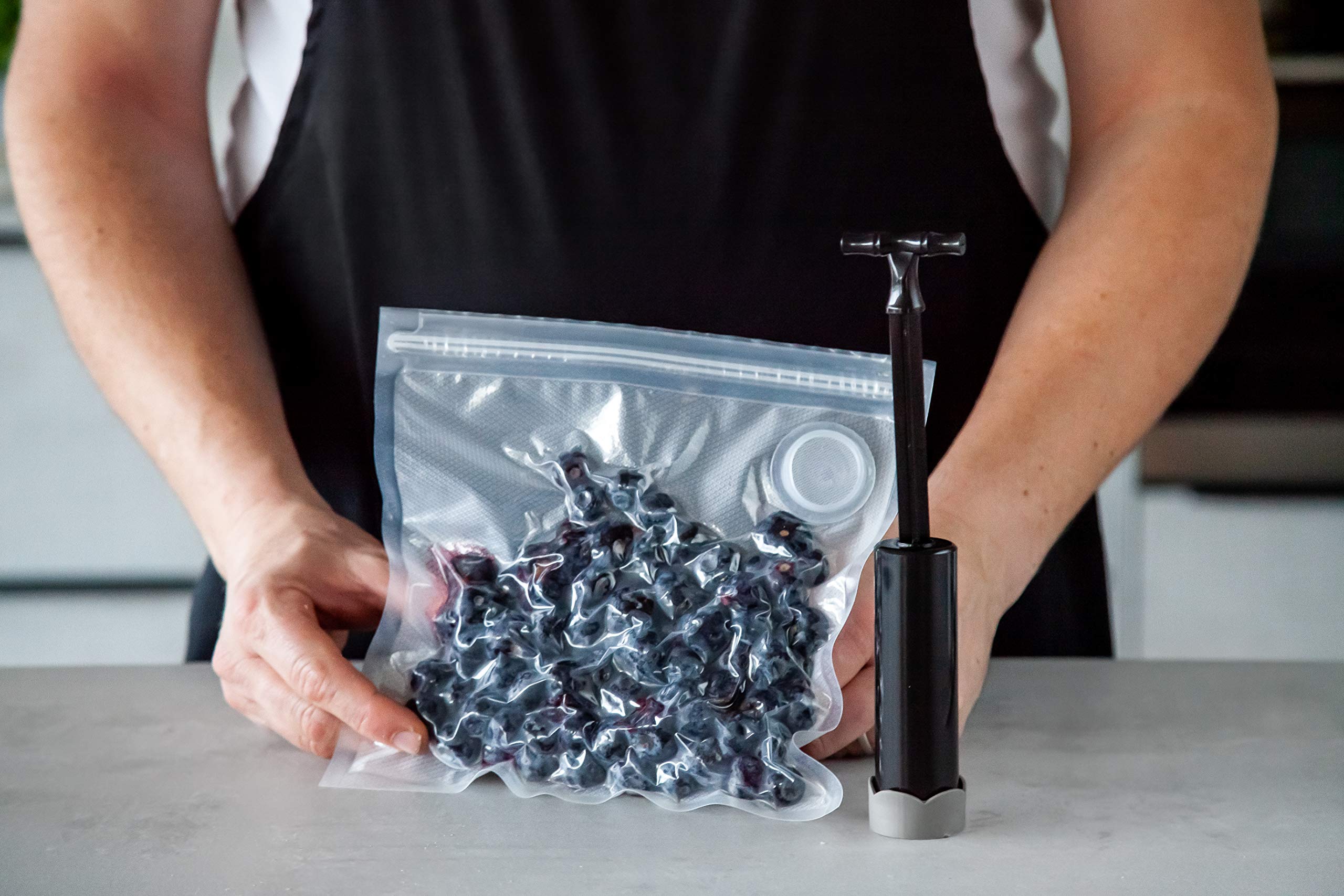 Premium Food Vacuum Sealer Machine with 4 Reusable Vacuum Bags (24x24cm) - Perfect for Meal Prep, Sous Vide, and Long-Term Food Storage