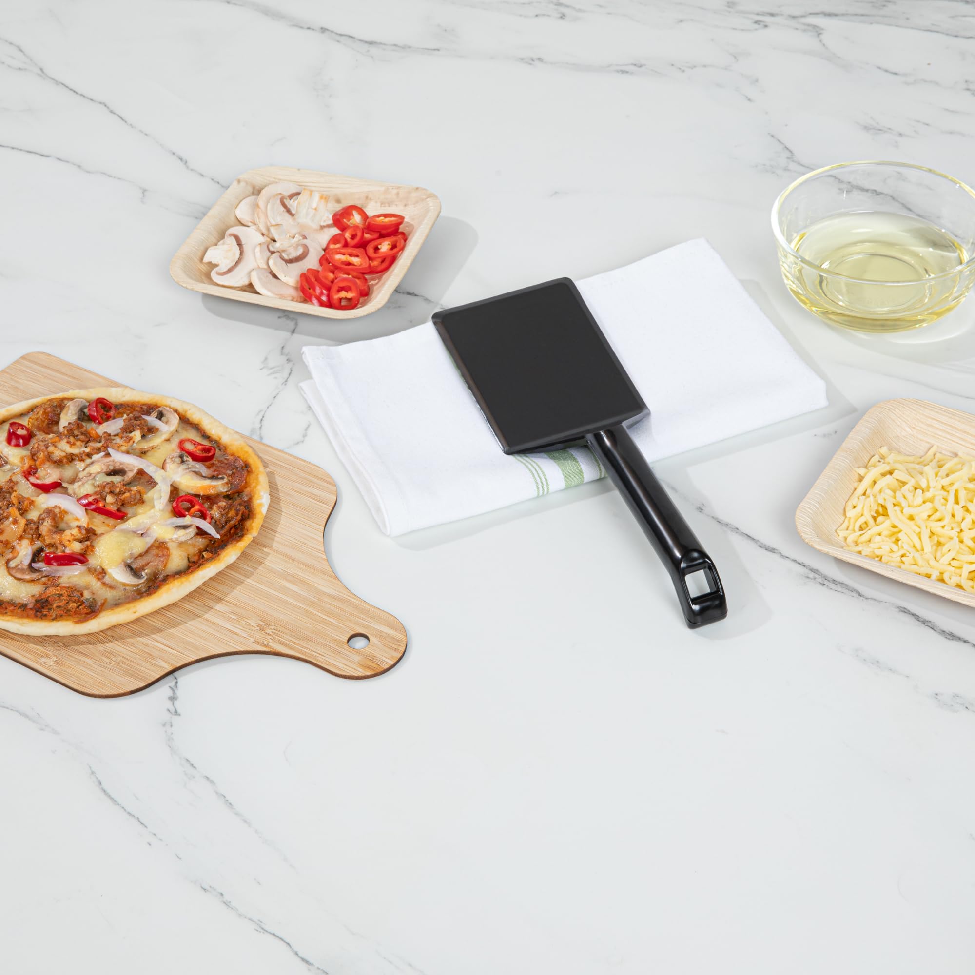 Restaurantware Cater Tek 10 Inch Disposable Serving Spatulas - 100 Pack Heavy-Duty Black Plastic Lasagna Spatulas with Wide Edge & Comfortable Handle for Cakes, Brownies, Eggs - Perfect for Catering, Buffets & Food Service