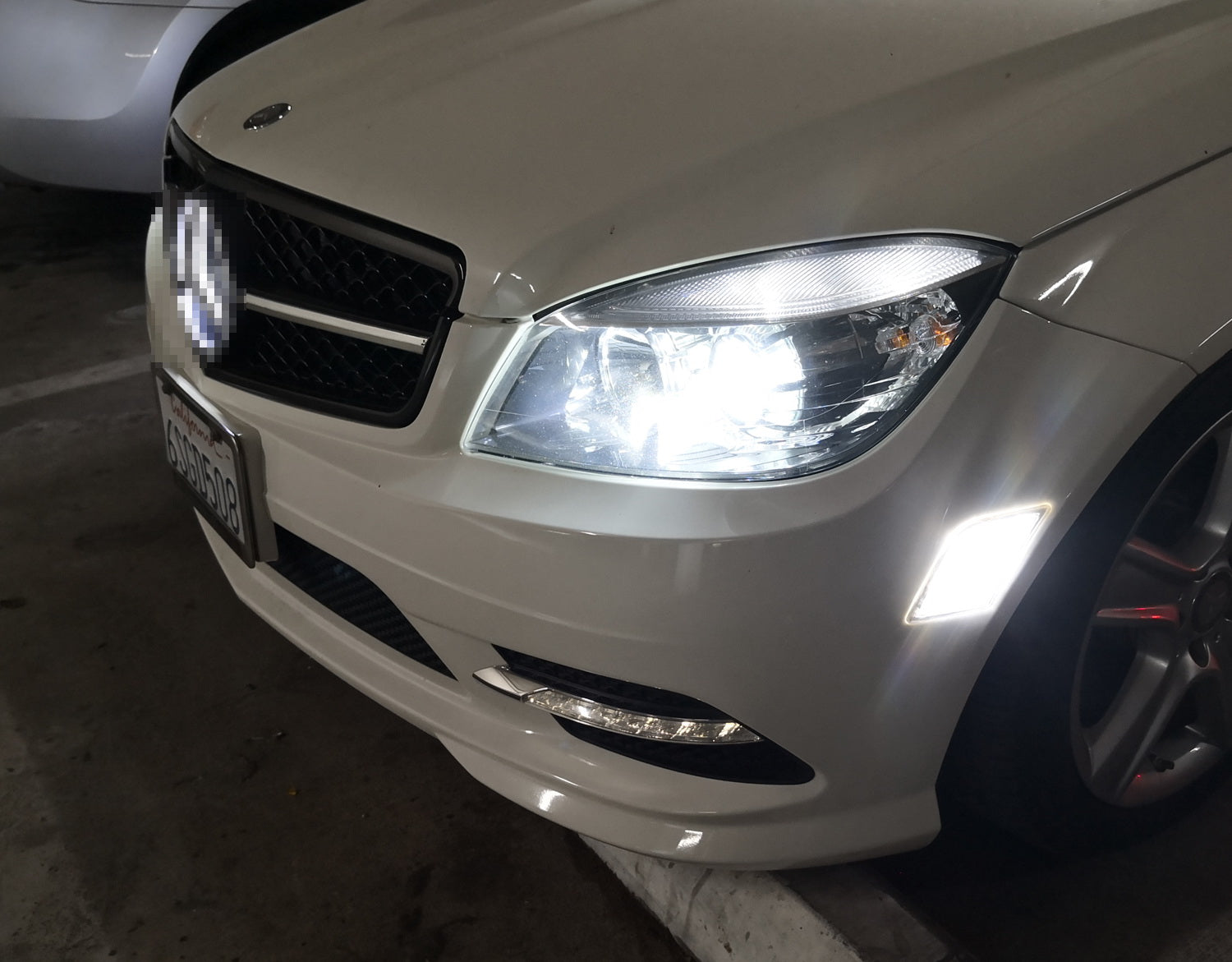 Clear Lens White LED Side Marker Lights for 2008-2011 Mercedes W204 Pre-LCI C-Class - Enhance Visibility & Style for Night Driving & Car Shows