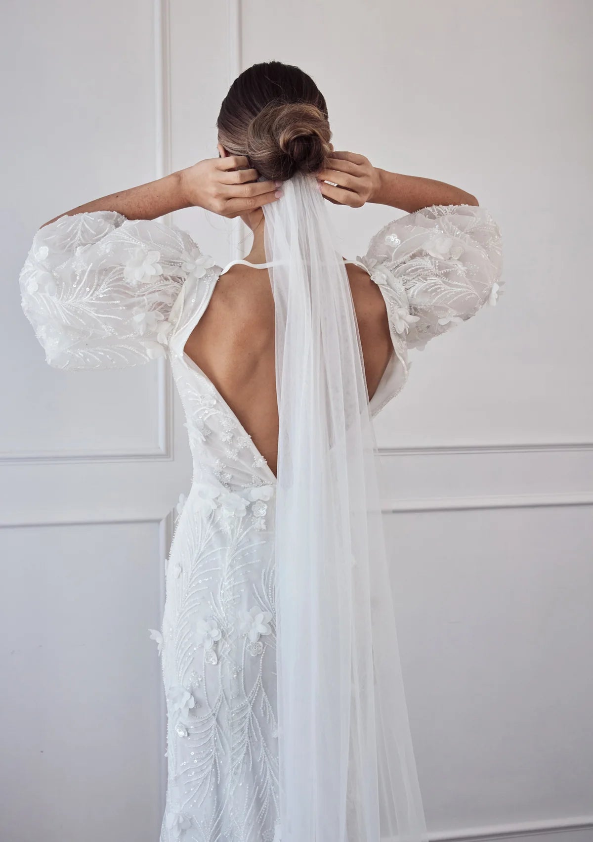 Lola Knight Penelope Classic Single Tier Ivory Wedding Veil - Elegant Bridal Accessory for Church Ceremonies & Romantic Photos
