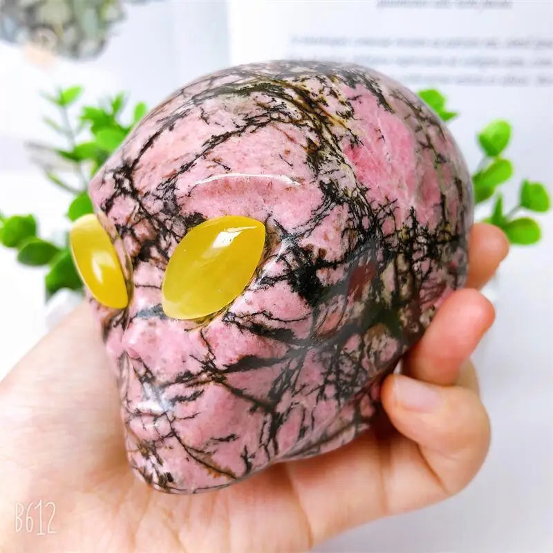 Natural Rhodonite Alien Skull Crystal Carving - Healing Energy Stone for Meditation, Reiki & Spiritual Practices - Unique Halloween Gift & Home Decor (1PC) - Perfect for Altars, Yoga Spaces & Gothic Decor