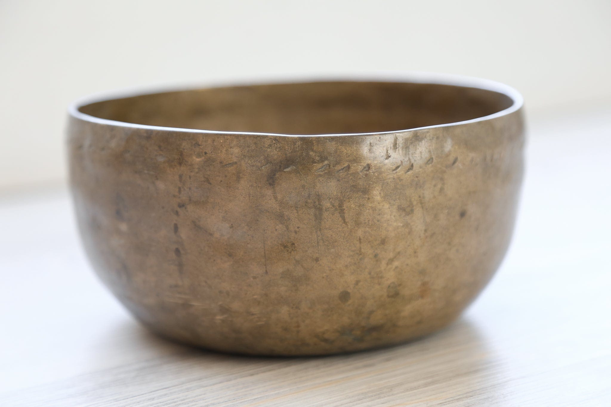 Authentic Antique Singing Bowl for Throat Chakra Healing - 193 Hz Sound Therapy Instrument for Meditation, Yoga & Stress Relief