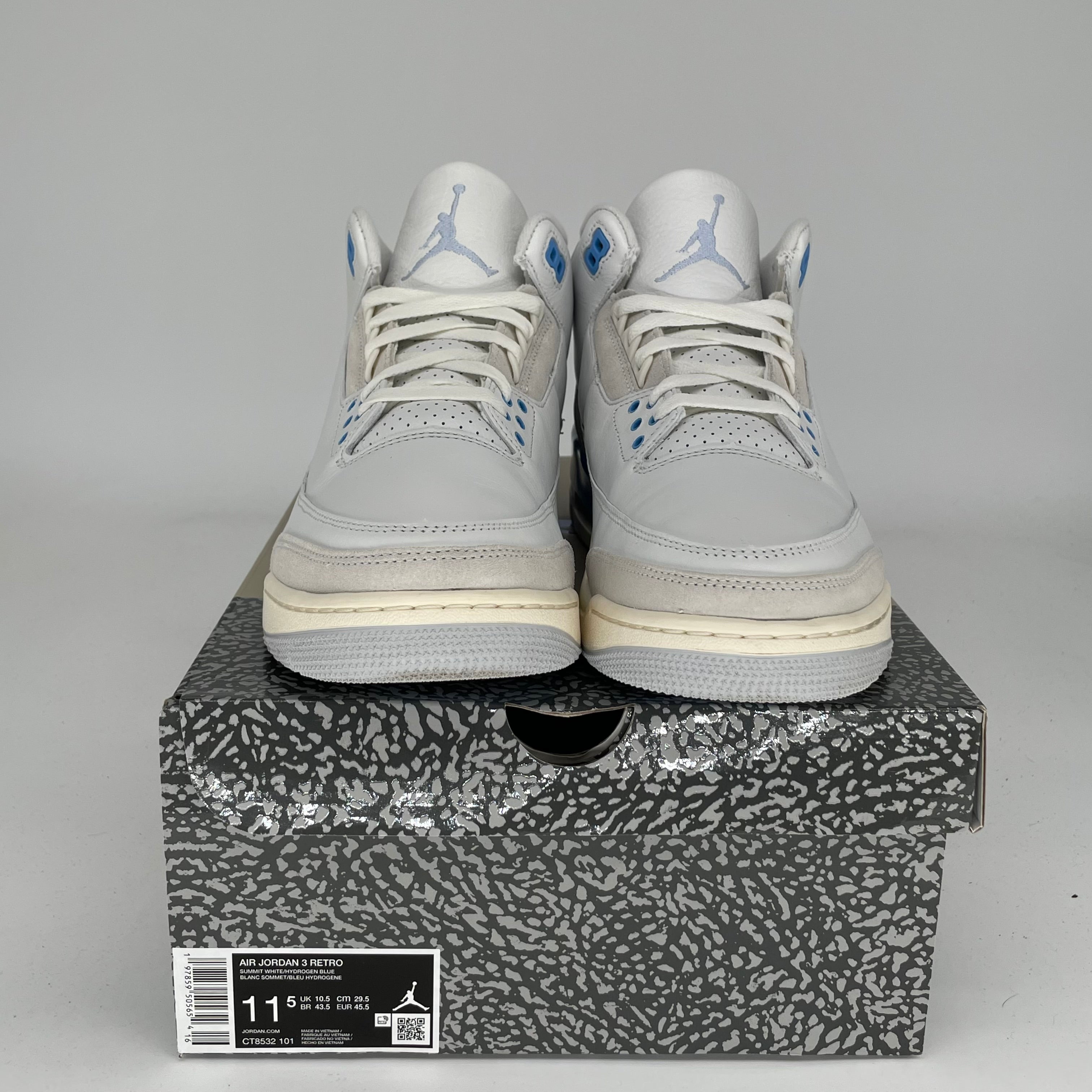 Original Title: AIR JORDAN 3 LUCKY SHORTS SIZE 11.5 CT8532 101   Optimized Title: **Air Jordan 3 Retro Lucky Green Basketball Shorts - Men's Size 11.5 (CT8532-101) - Perfect for Basketball, Gym & Streetwear**