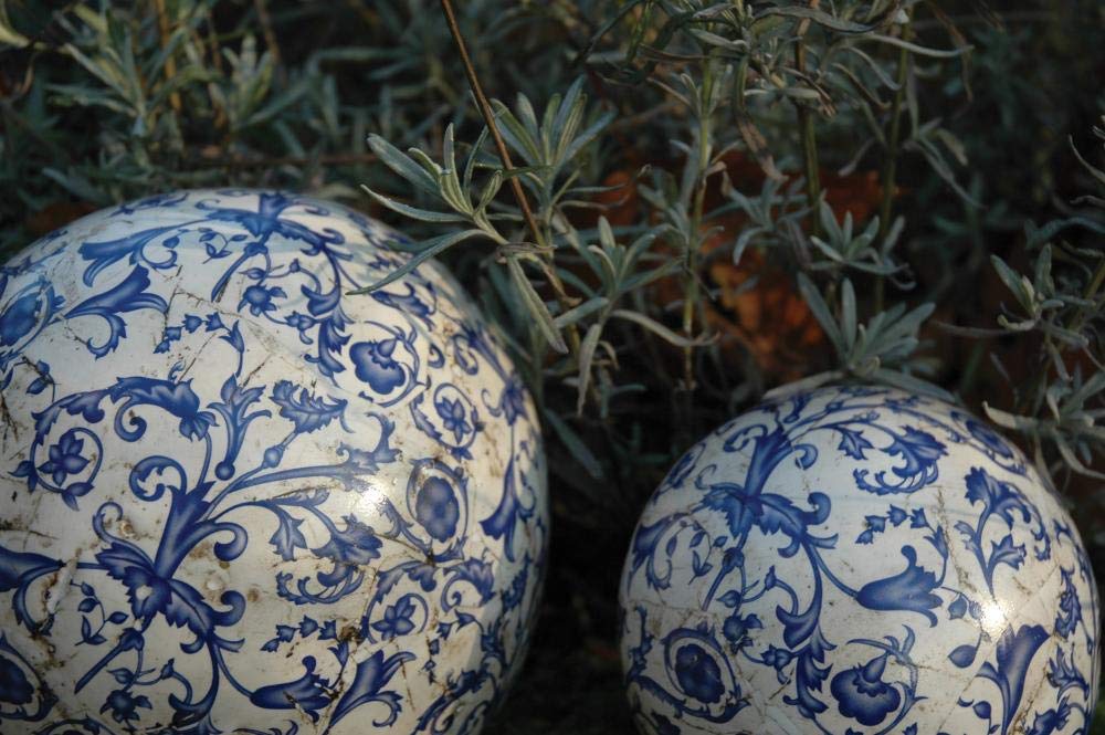 Esschert Design Blue and White Ceramic Decorative Garden Ball Set - 2 Pieces (18cm) - Outdoor & Indoor Home Decor for Patio, Lawn, and Living Room