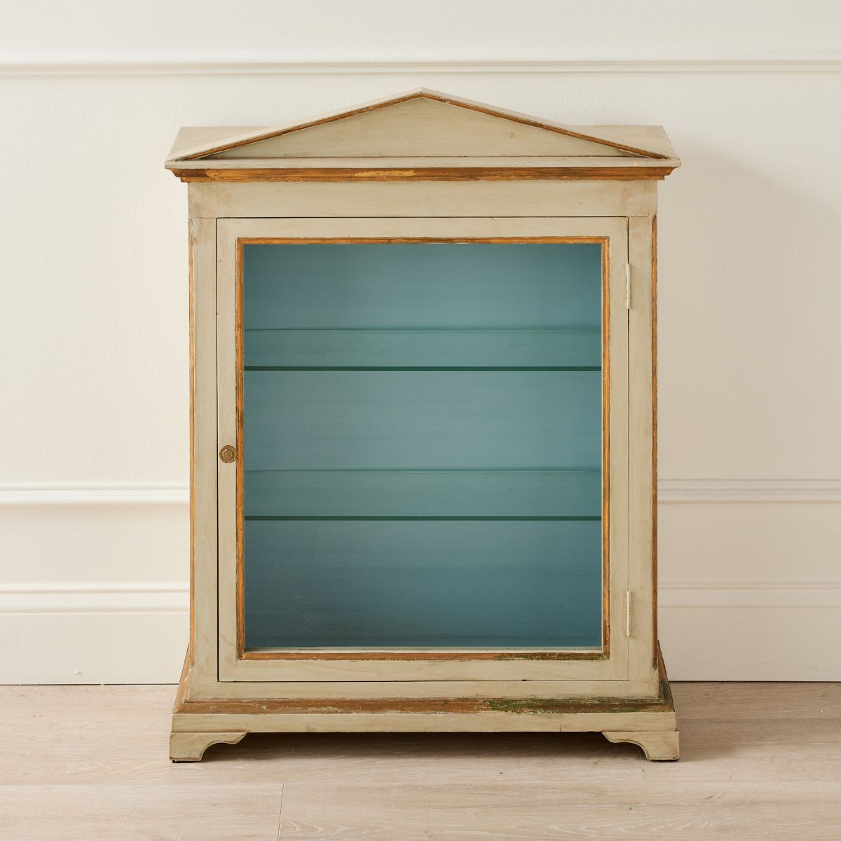 Italian Neoclassical Gilt Display Case - Antique Style Glass Cabinet for Collectibles & Home Decor | Perfect for Showcasing Fine China, Jewelry & Art Pieces in Living Room or Study