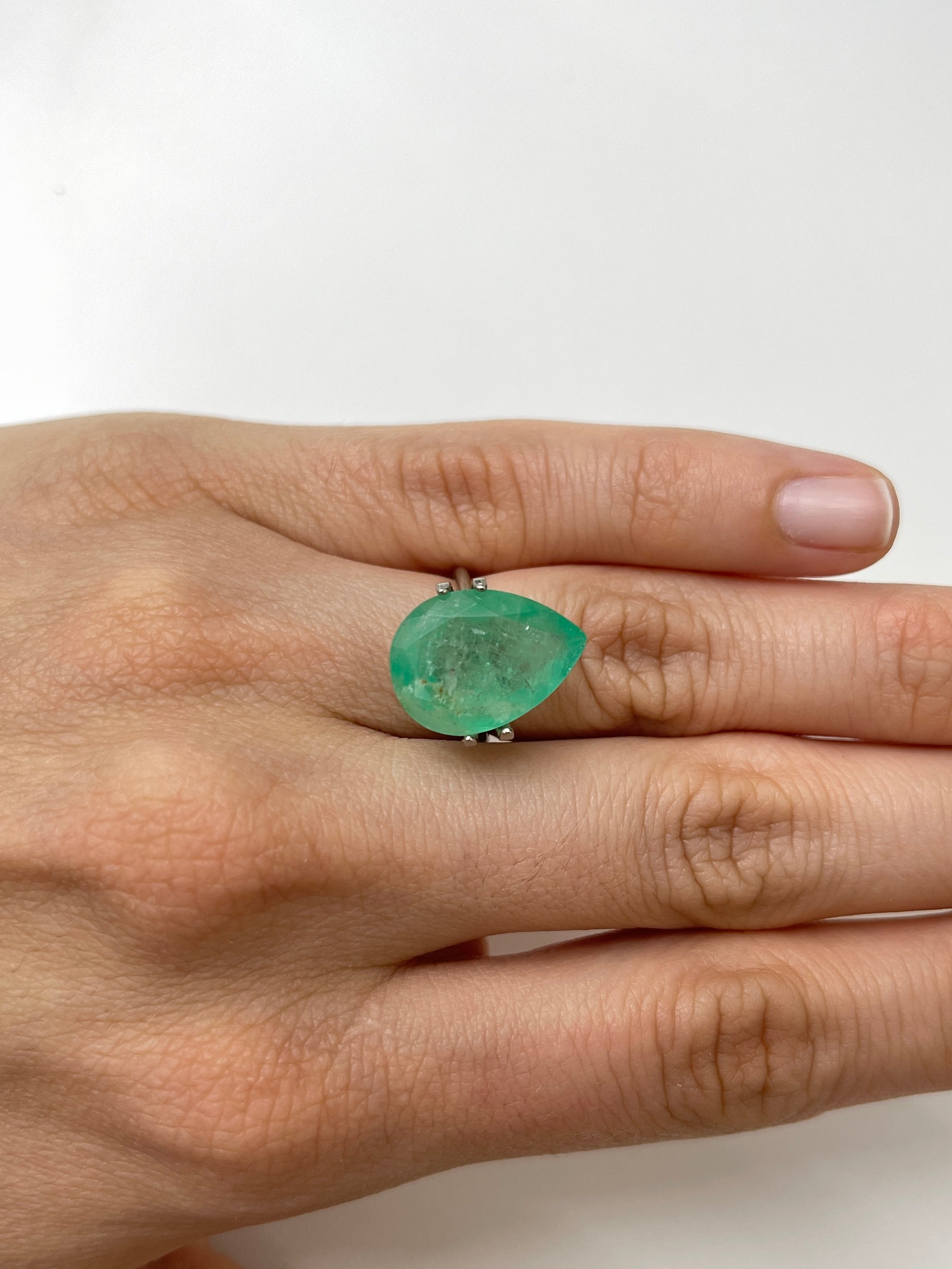 10.45 Carat Natural Colombian Emerald Pear Cut Loose Gemstone - Earthy Green 18x13mm for Jewelry Making, Engagement Rings & Luxury Gifts
