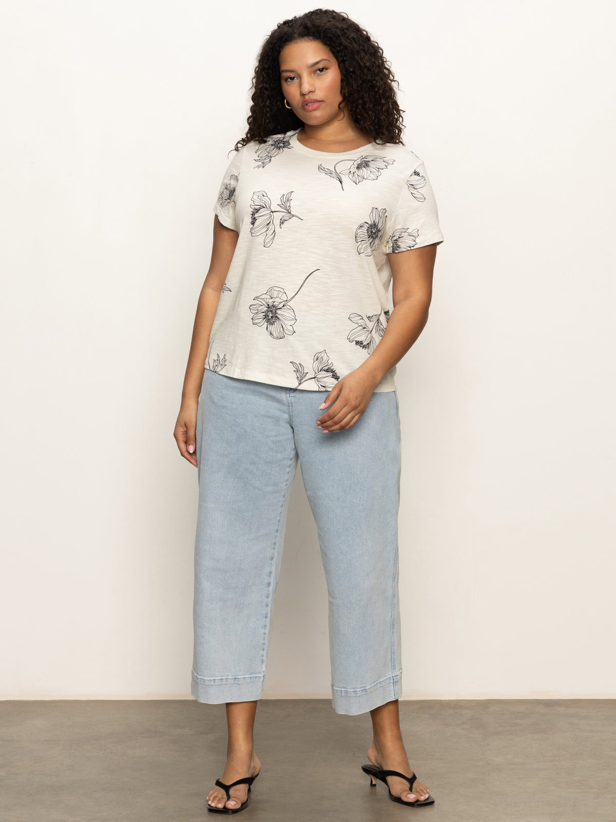 Stylish Botanic Print T-Shirt for Women - Extended Sizes Available | Perfect for Casual Wear, Summer Outfits & Everyday Comfort