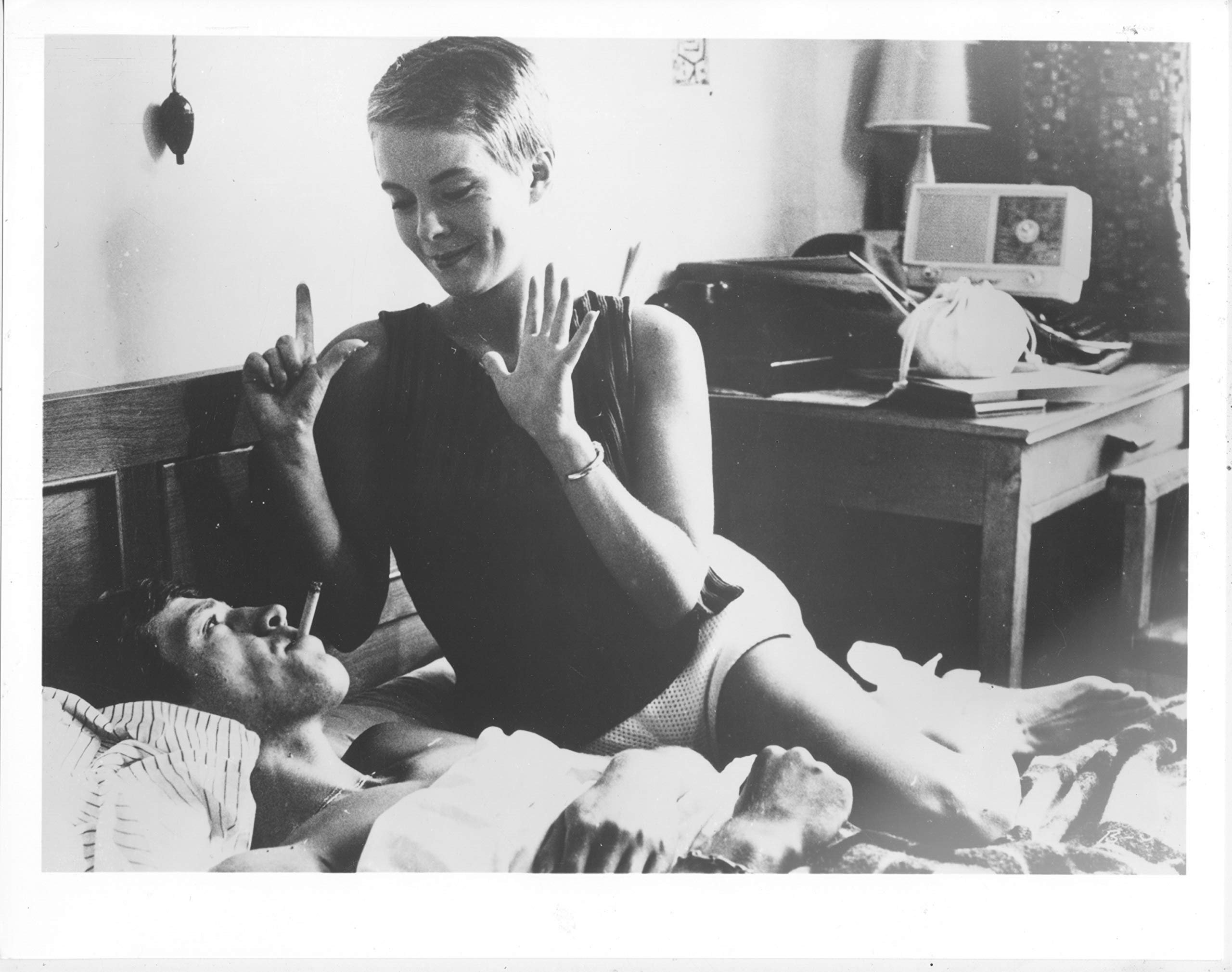 Vintage Breathless Movie Poster - Jean Seberg & Jean Paul Belmondo 8x10 Photo Print A7240 - Perfect for Film Buffs, Home Theater Decor & Classic Cinema Collectors