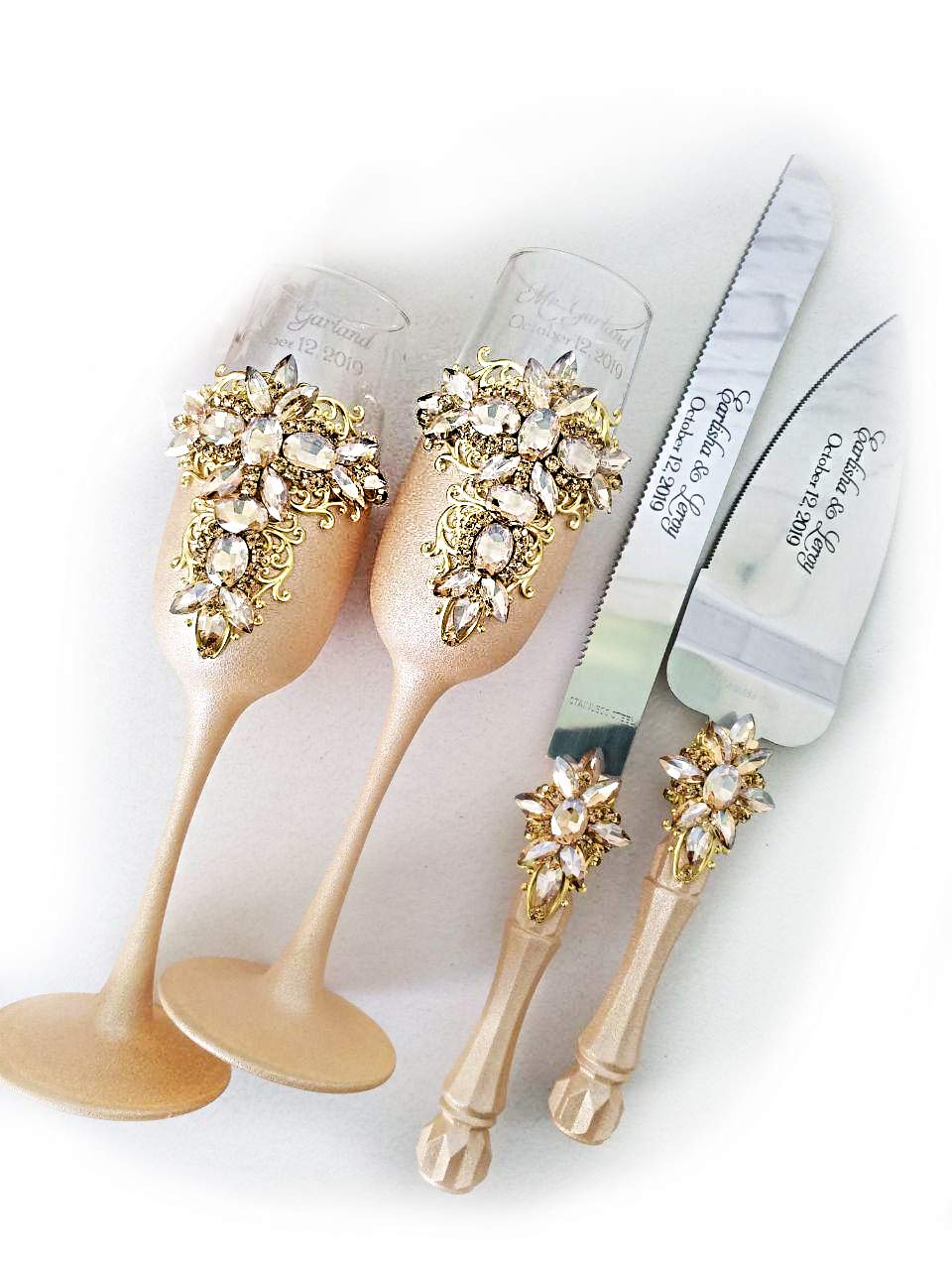 Elegant Gold Wedding Flutes & Cake Server Set - Premium Wedding Cake Cutting Kit - Champagne Toasting Glasses for Bridal Showers, Receptions & Anniversary Celebrations