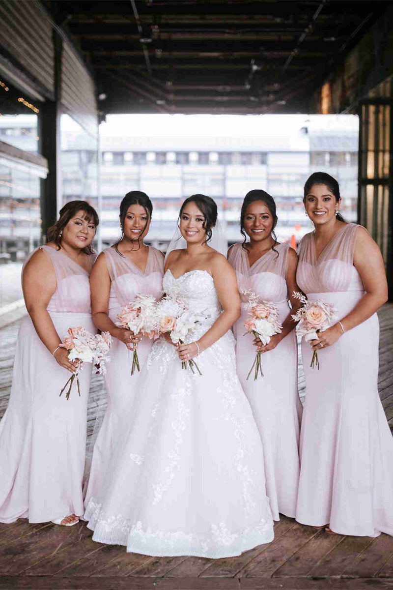 Elegant Long Tulle V-Neck Mermaid Boho White Bridesmaid Dresses for Wedding Party & Formal Occasions
