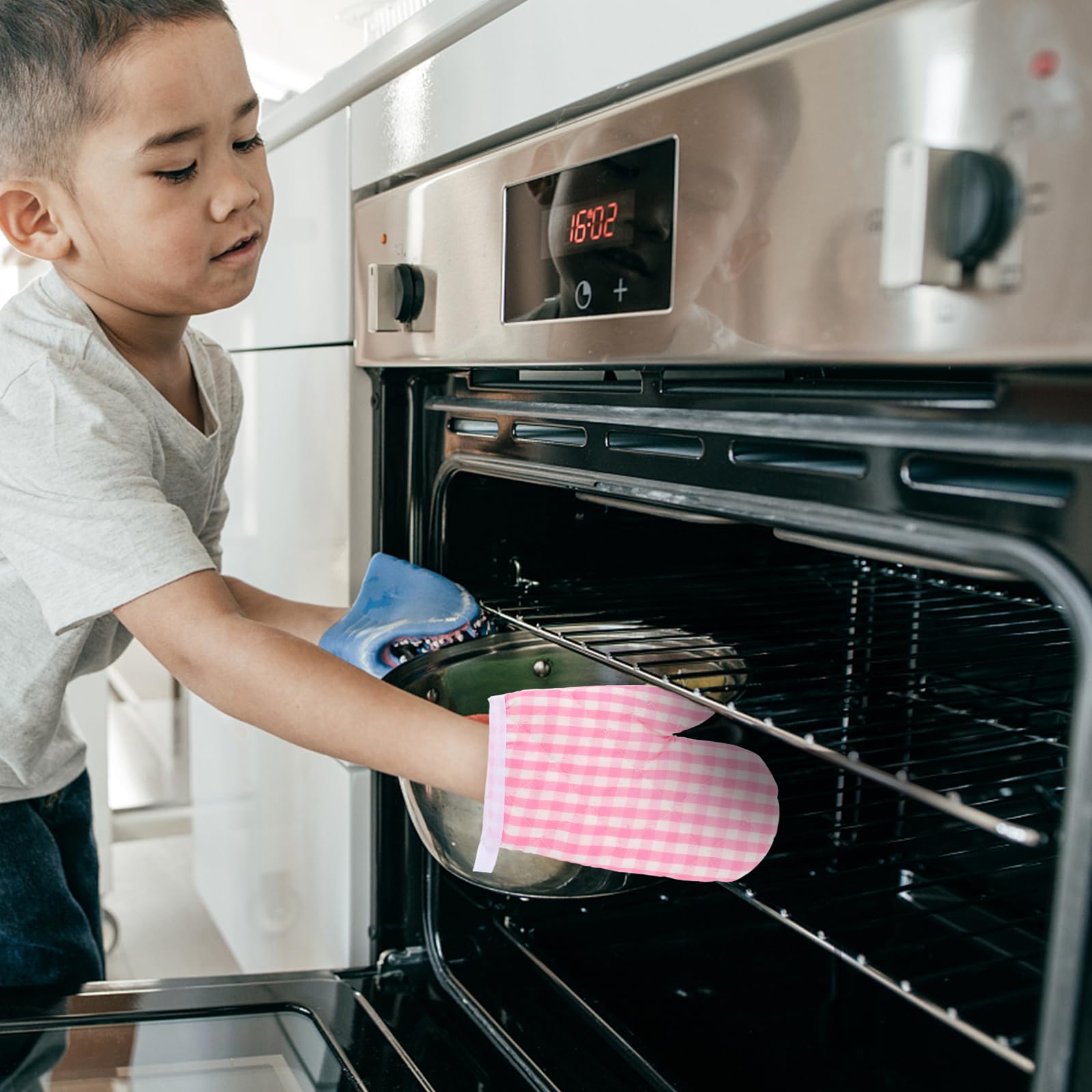 DOITOOL 2Pcs Kids Oven Mitts - Heat Resistant Kitchen Gloves for Children's Play Kitchen, Baking, Microwave & BBQ - Safe Cooking Accessories for Toddlers (Pink Checkered) - Perfect for Pretend Play, Real Cooking & Family Baking Activities