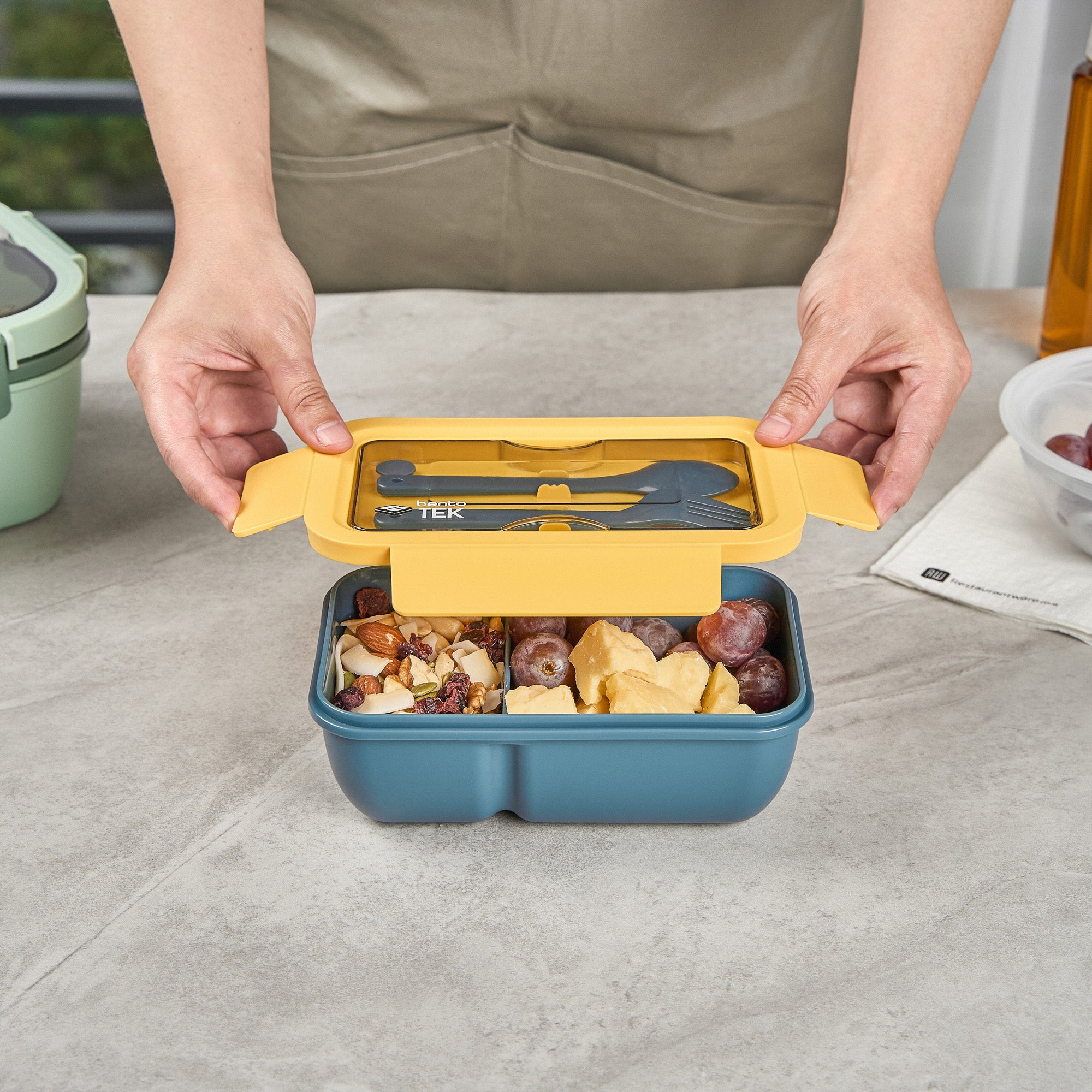 Bento Tek 29 oz BPA Free Lunch Box - Microwave Safe, Leak Proof, Includes Fork & Spoon (7.75