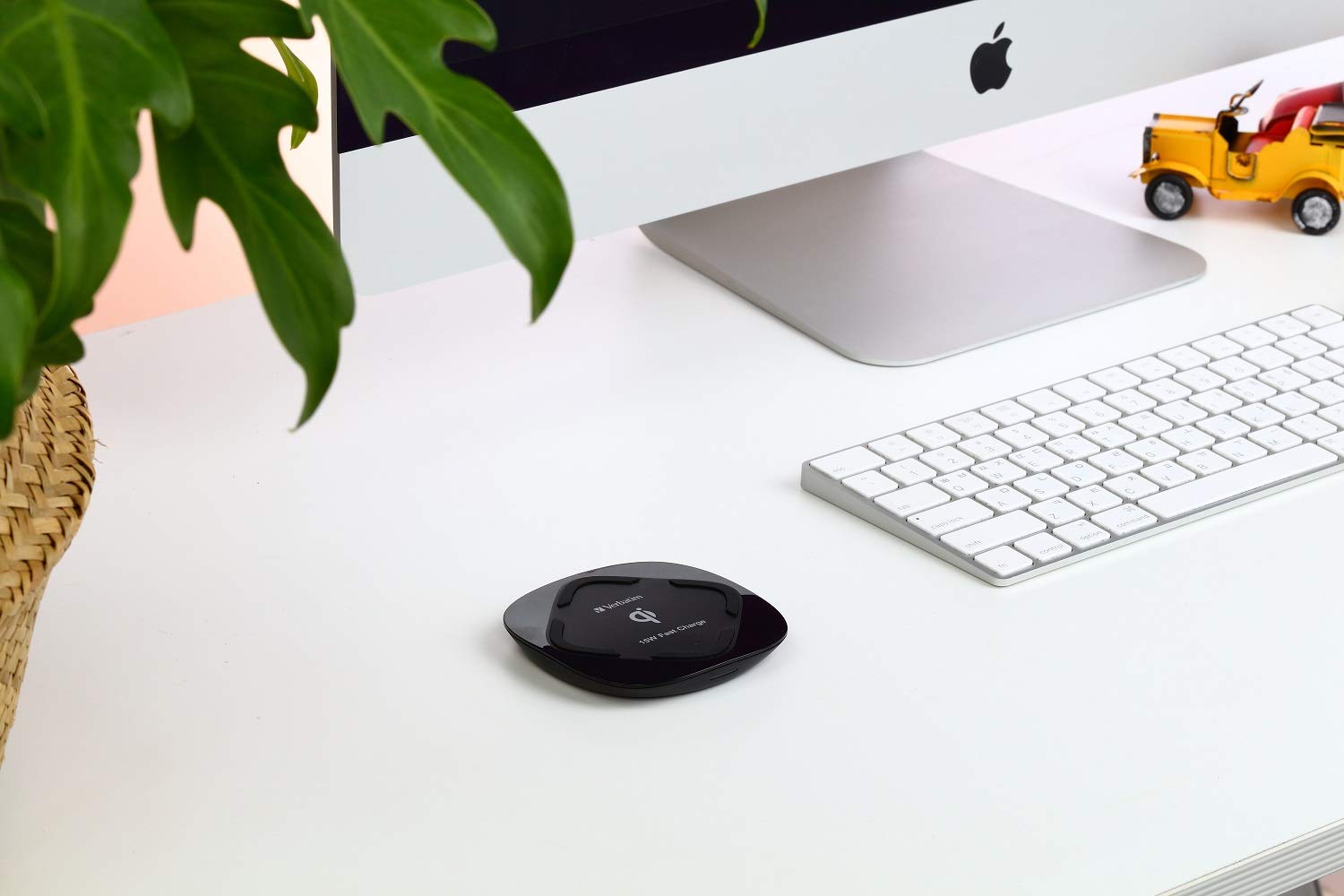 Verbatim 15W Fast Wireless Charger Pad - Qi Certified for iPhone 15/14/13/12, Samsung Galaxy S23/S22/S21, AirPods Pro - Perfect for Bedside, Office & Car Charging