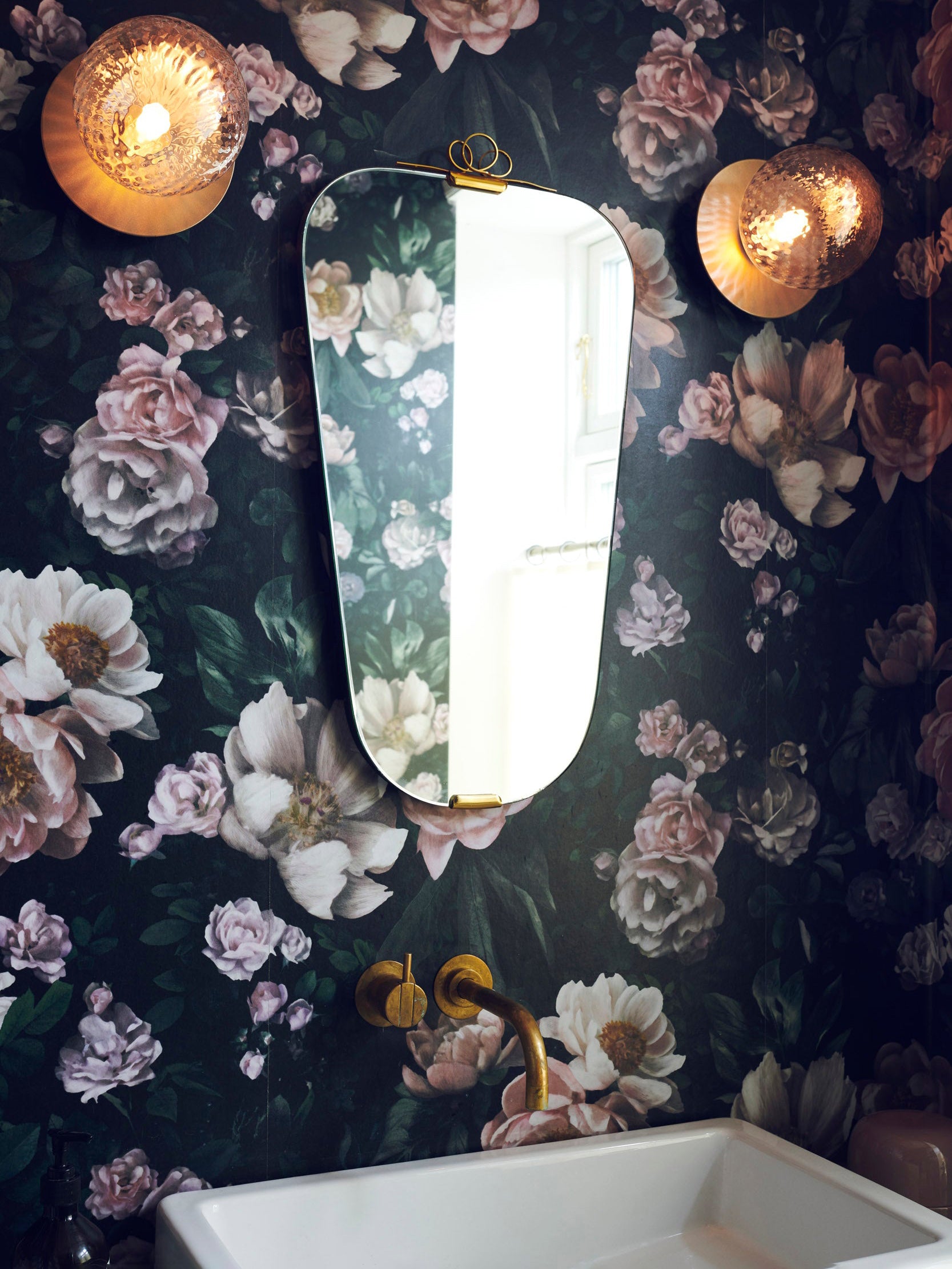 Liila Modern Wall and Ceiling Lamp - Adjustable LED Light Fixture for Living Room, Bedroom, and Office - Perfect for Ambient Lighting and Home Decor