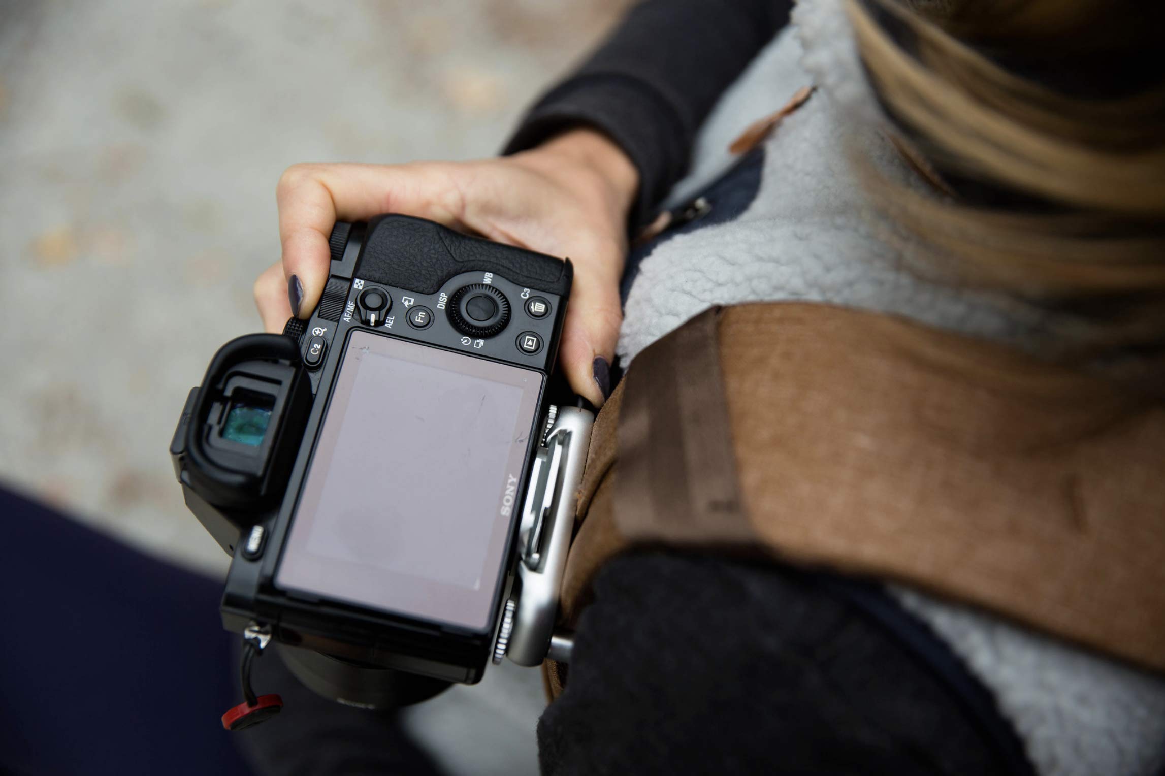 Peak Design Capture Camera Clip V3 (Silver) - Quick-Release Camera Mount for DSLR & Mirrorless - Perfect for Hiking, Travel & Outdoor Photography