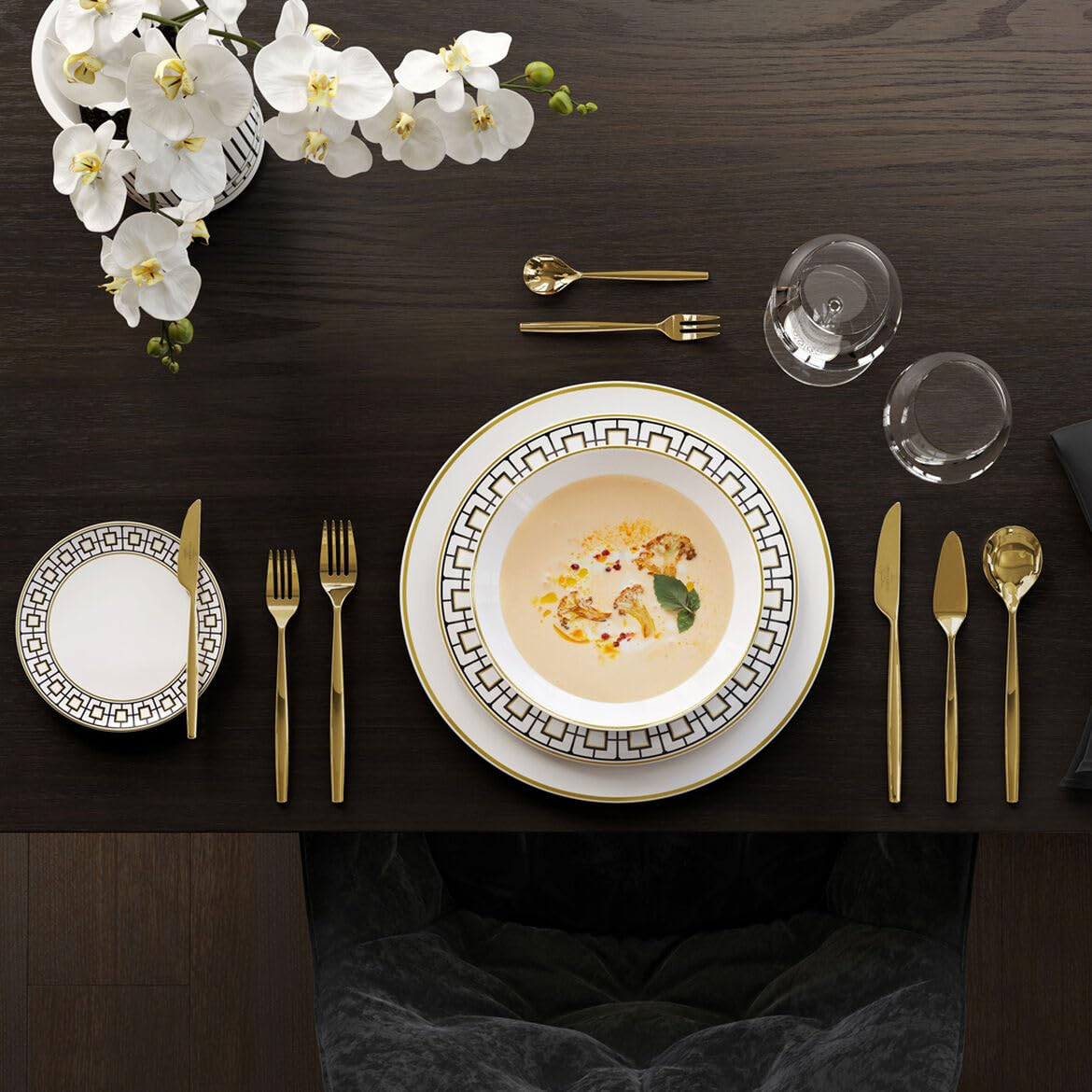 MetroChic 5-Piece Dinnerware Set - Elegant Table Setting for Family Dinners, Parties & Special Occasions