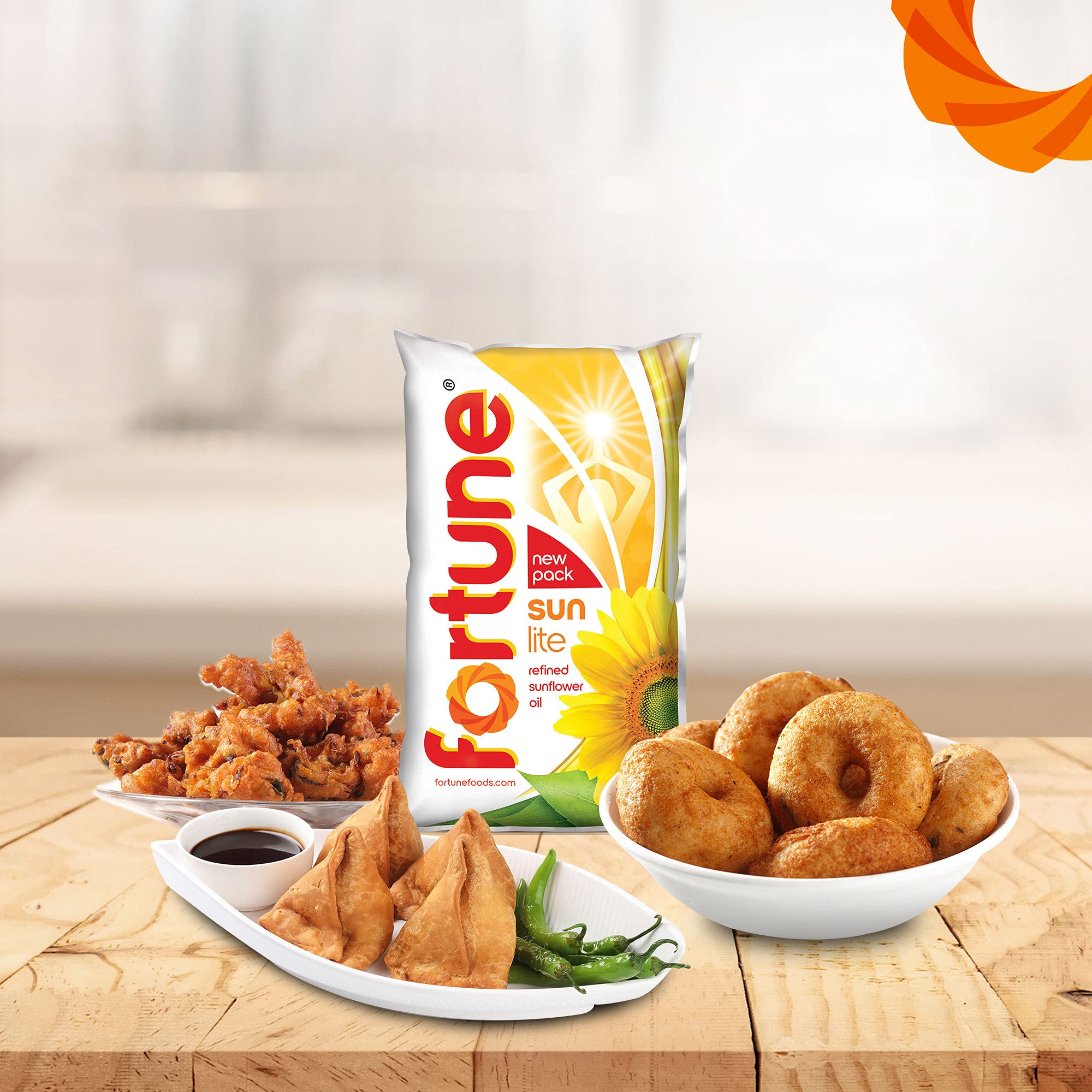 Premium Fortune Sunlite Refined Sunflower Oil - 870/910g Pouch (Weight May Vary) | Healthy Cooking Oil for Frying, Baking & Salad Dressing | Non-GMO, Cholesterol Free