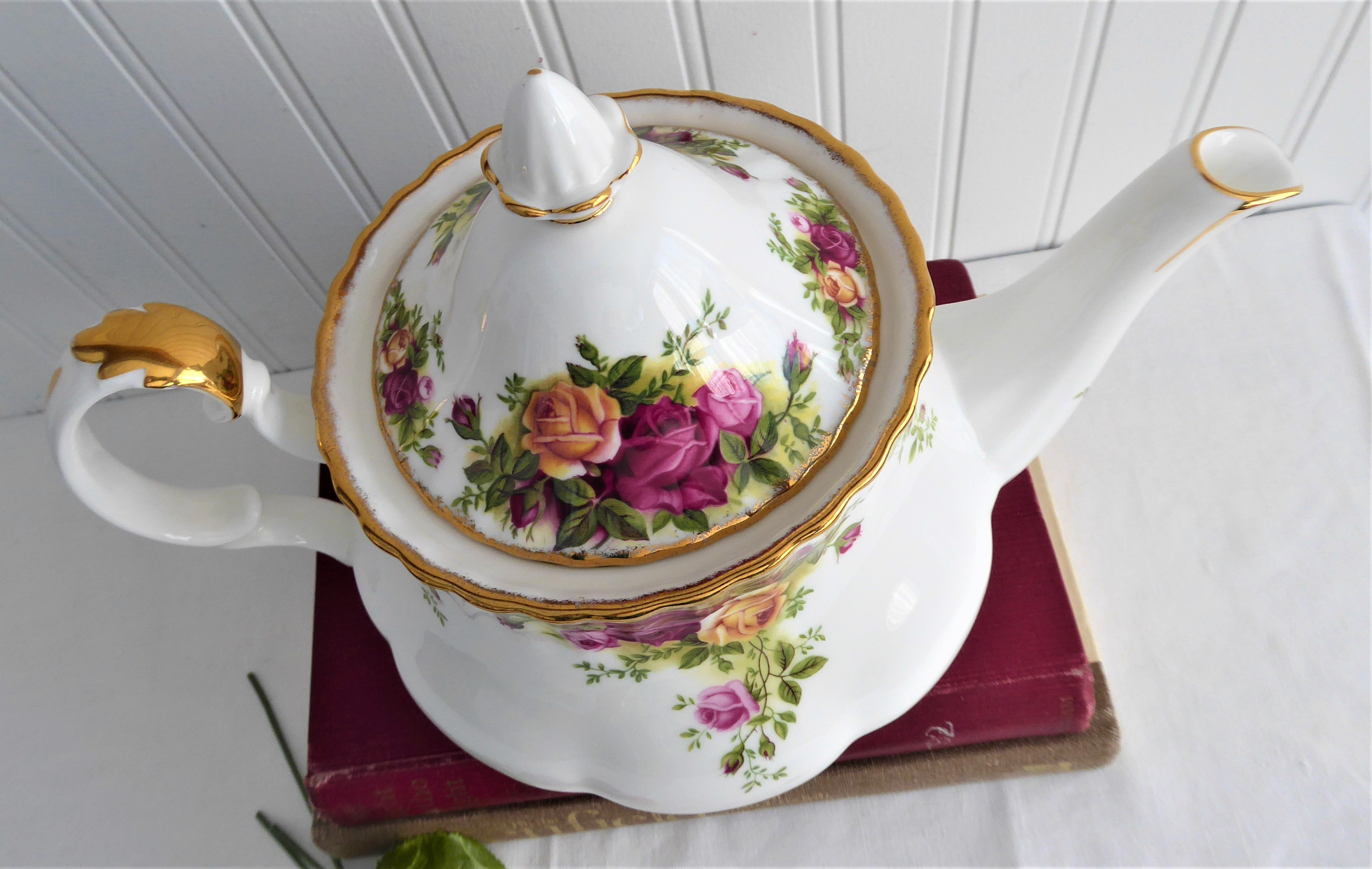 Vintage Royal Albert Old Country Roses Large Teapot - 48oz English Porcelain Teapot (1974-1992) | Perfect for Afternoon Tea, Bridal Showers & Collectible Display