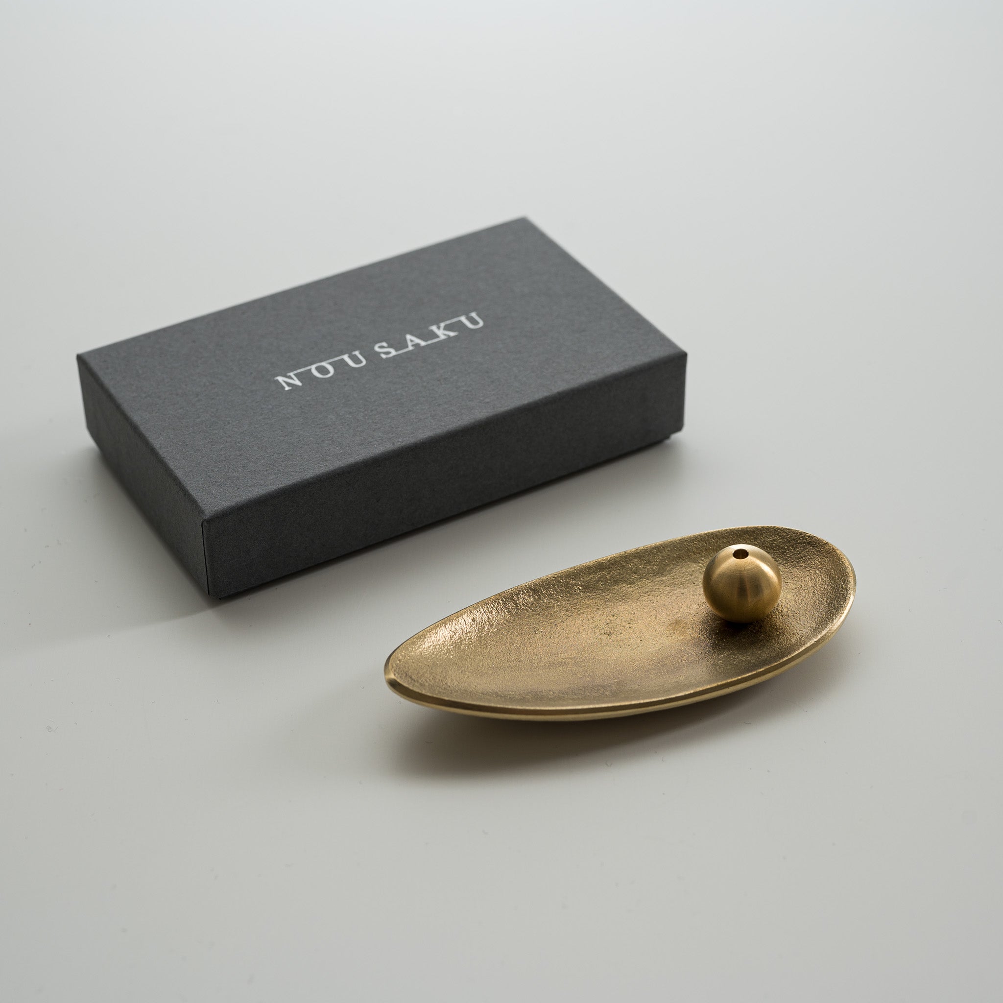 NOUSAKU Japanese Incense Holder Plate - Elegant Leaf Shape for Aromatherapy & Meditation | Zen Home Decor & Gift Idea