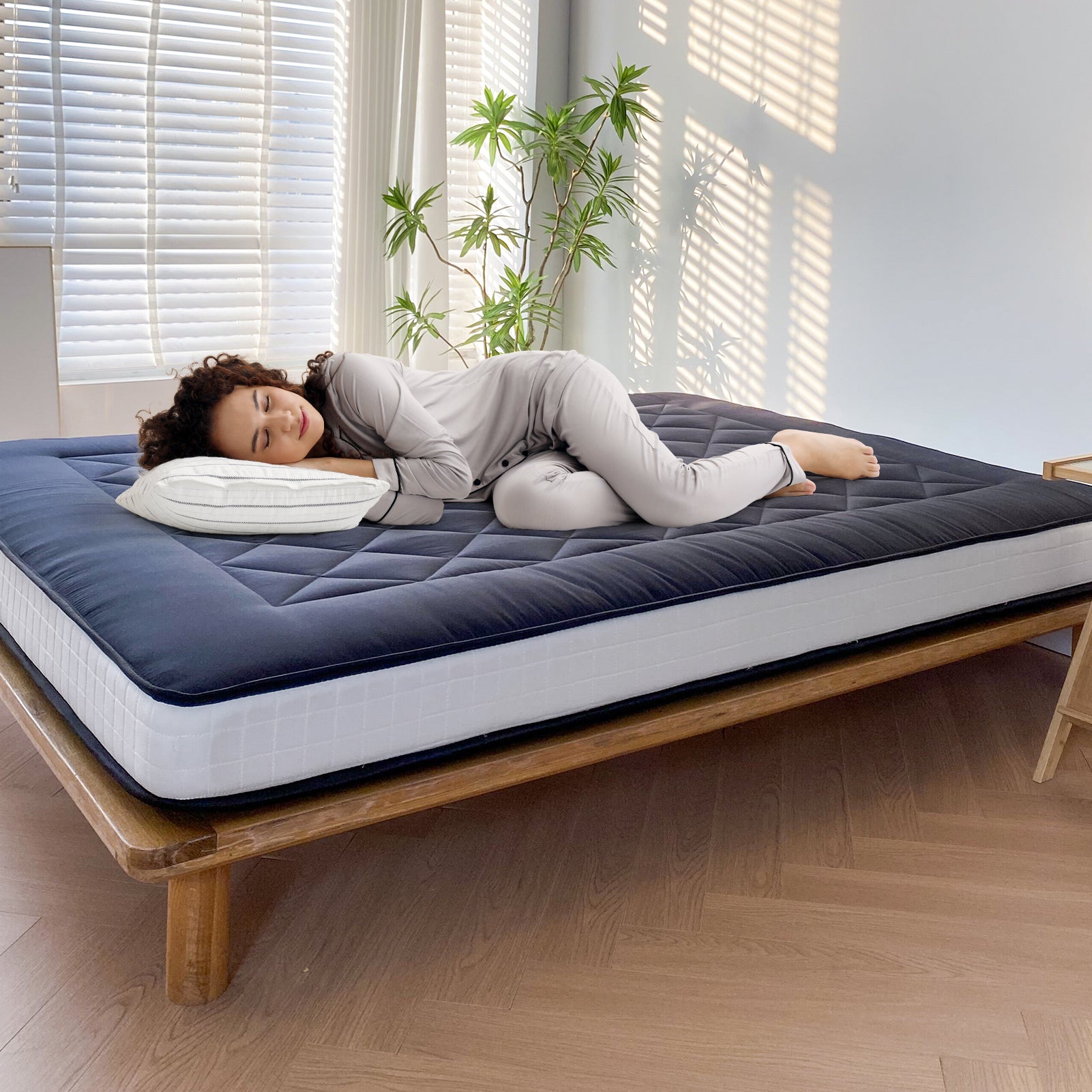 MAXYOYO 6-Inch Extra Thick Japanese Futon Mattress - Premium Diamond Quilted Floor Bed for Bedroom & Guest Room - Black - Perfect for Small Spaces, Studio Apartments & Minimalist Home Decor