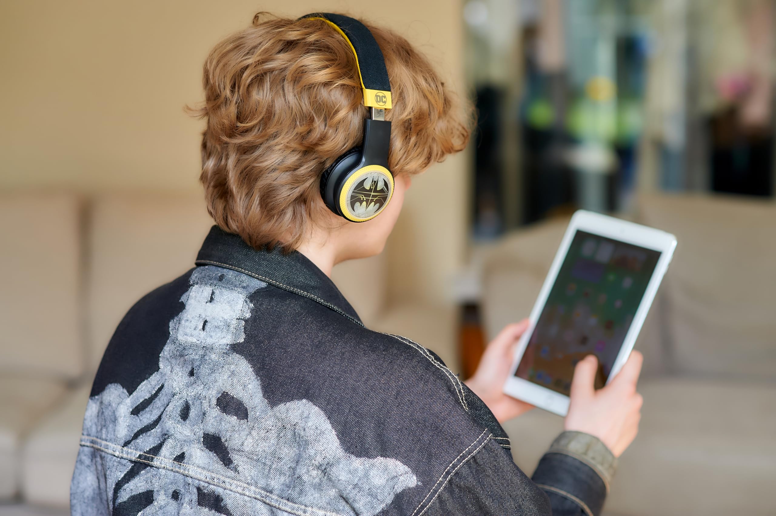 Batman DC Comics Bluetooth & Wired 2-in-1 Light-Up Headphones with Adjustable Headband, Built-in Mic for Calls - Perfect for Gaming, Movies & Superhero Fans