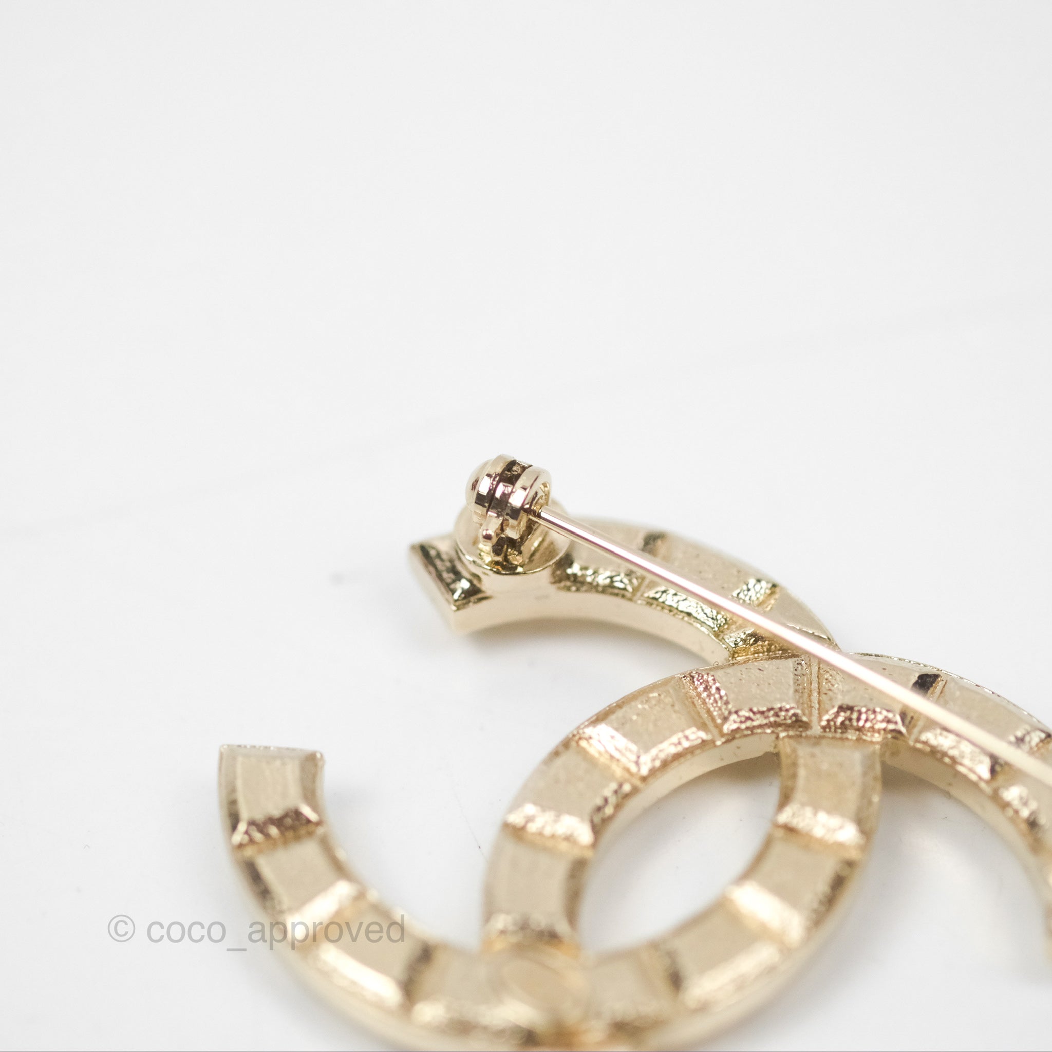 Chanel CC Logo Brooch Gold Tone 17V - Elegant Fashion Accessory for Women, Perfect for Dresses, Jackets & Handbags