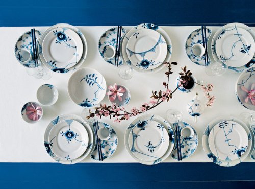 Royal Copenhagen Blue Fluted Mega Plate - 10.6 Inch (27 cm) Fine Porcelain Dinner Plate - Elegant Wedding Gift & Housewarming Present - Perfect for Formal Dining, Holiday Entertaining & Special Occasions