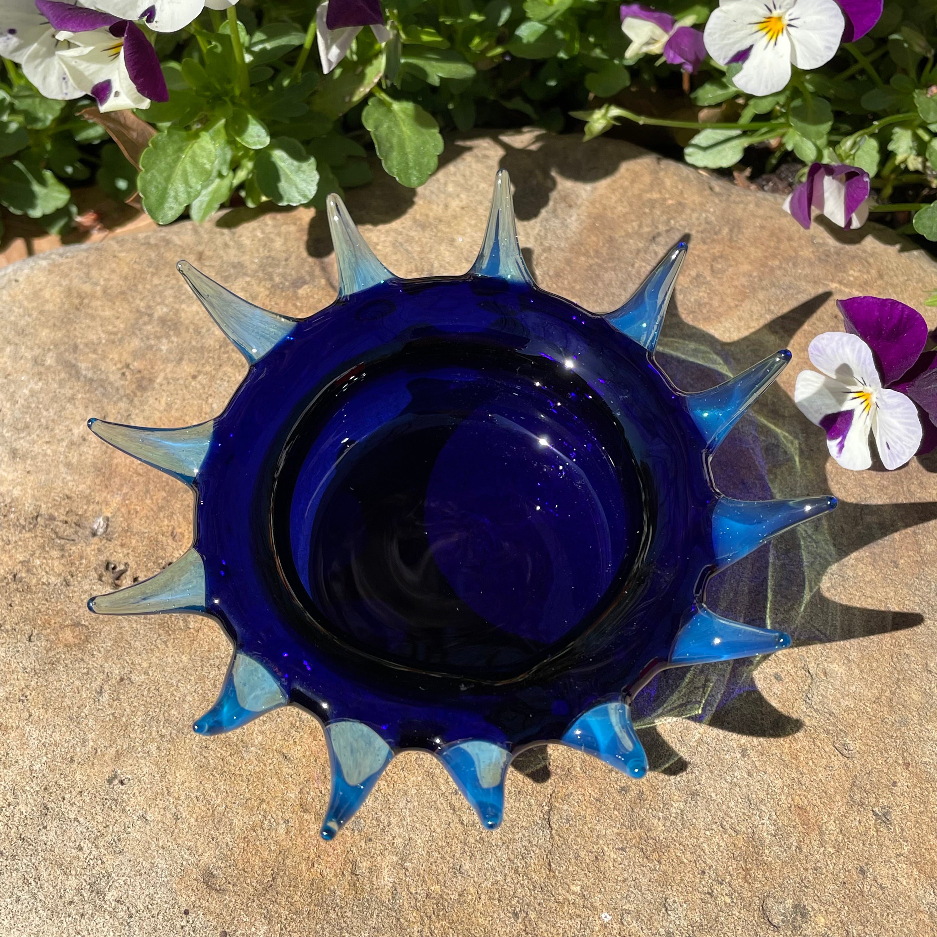Premium Spiky Cactus-Shaped Ashtray - Durable Metal Outdoor/Indoor Smoking Accessory for Home, Office, Patio & Garden Use