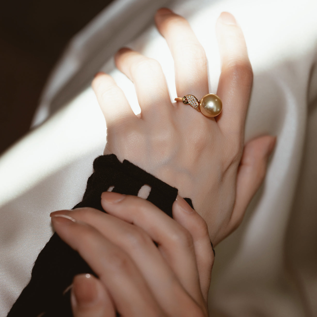 18K Gold South Sea Golden Pearl Ring KR00014 - Elegant Pearl Jewelry for Women, Luxury Bridal & Evening Wear Accessories