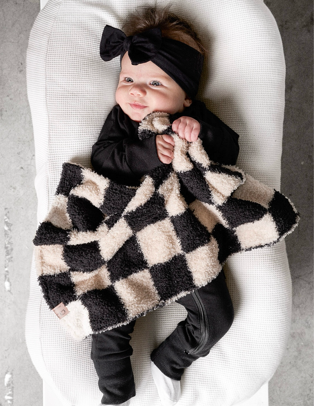 Soft Plush Blanket - Black Check Pattern - Cozy & Warm Fleece Throw for Bed, Couch, and Travel - Perfect for Home Decor, Gifts, and Relaxation