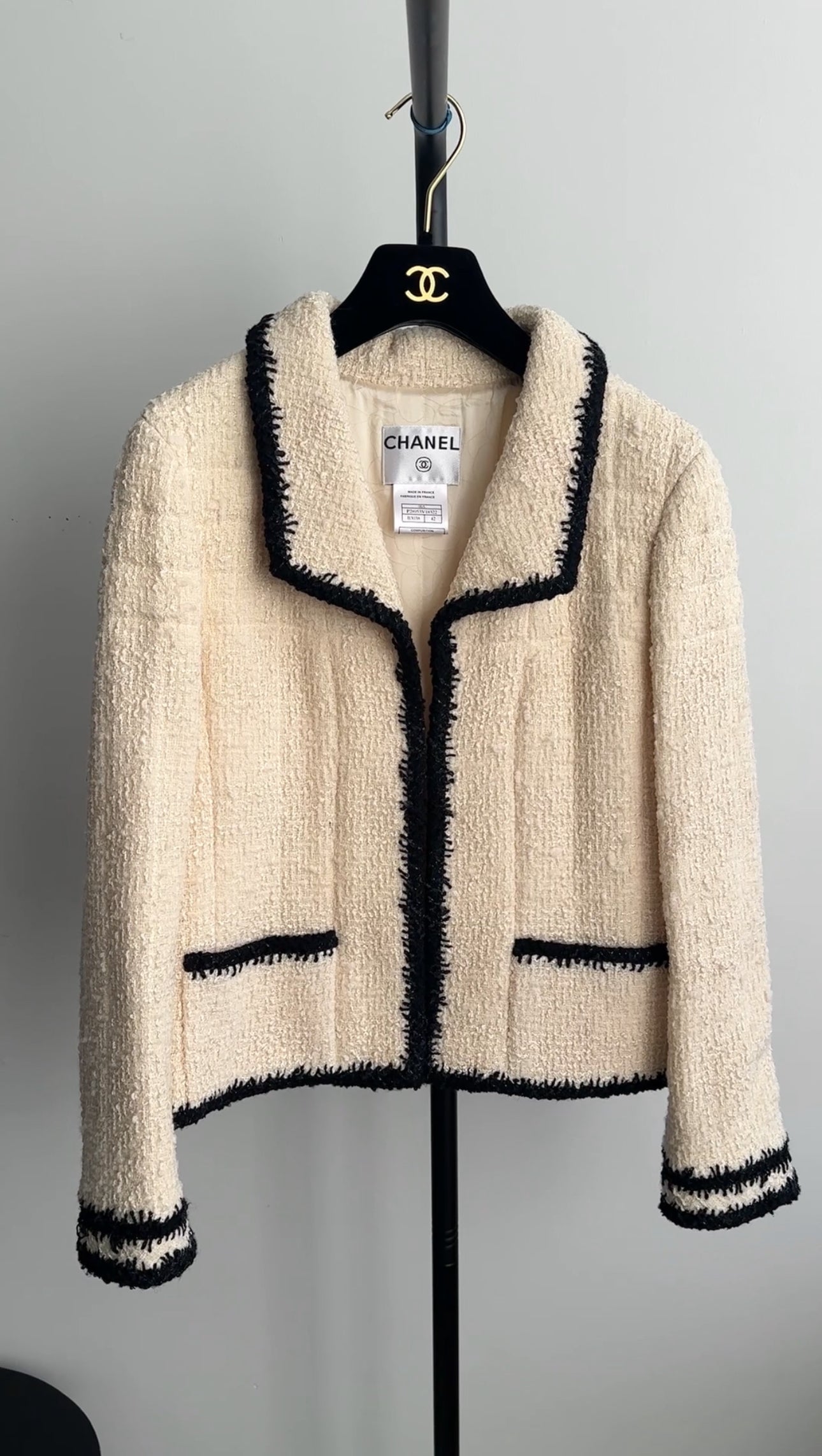 Chanel 06A Ivory Quilted Tweed Jacket with Black Trim - Size FR42 / M / 6-8 | Luxury Women's Outerwear for Parties, Weddings & Formal Events