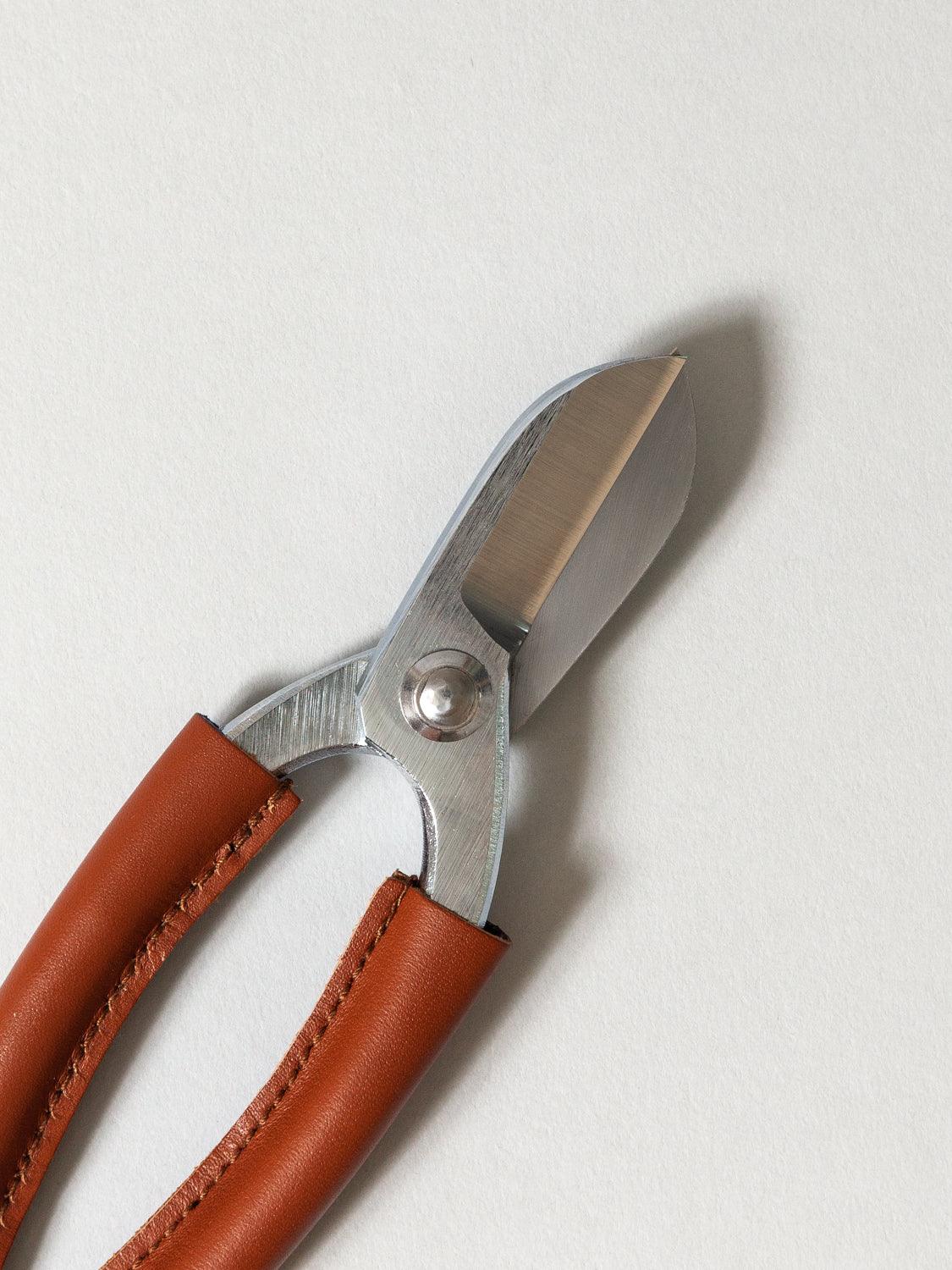 Premium Japanese Leather Ikebana Scissors - Sharp Floral Shears for Flower Arranging, Bonsai & Ikebana Art - Perfect for Gardeners, Florists & DIY Enthusiasts