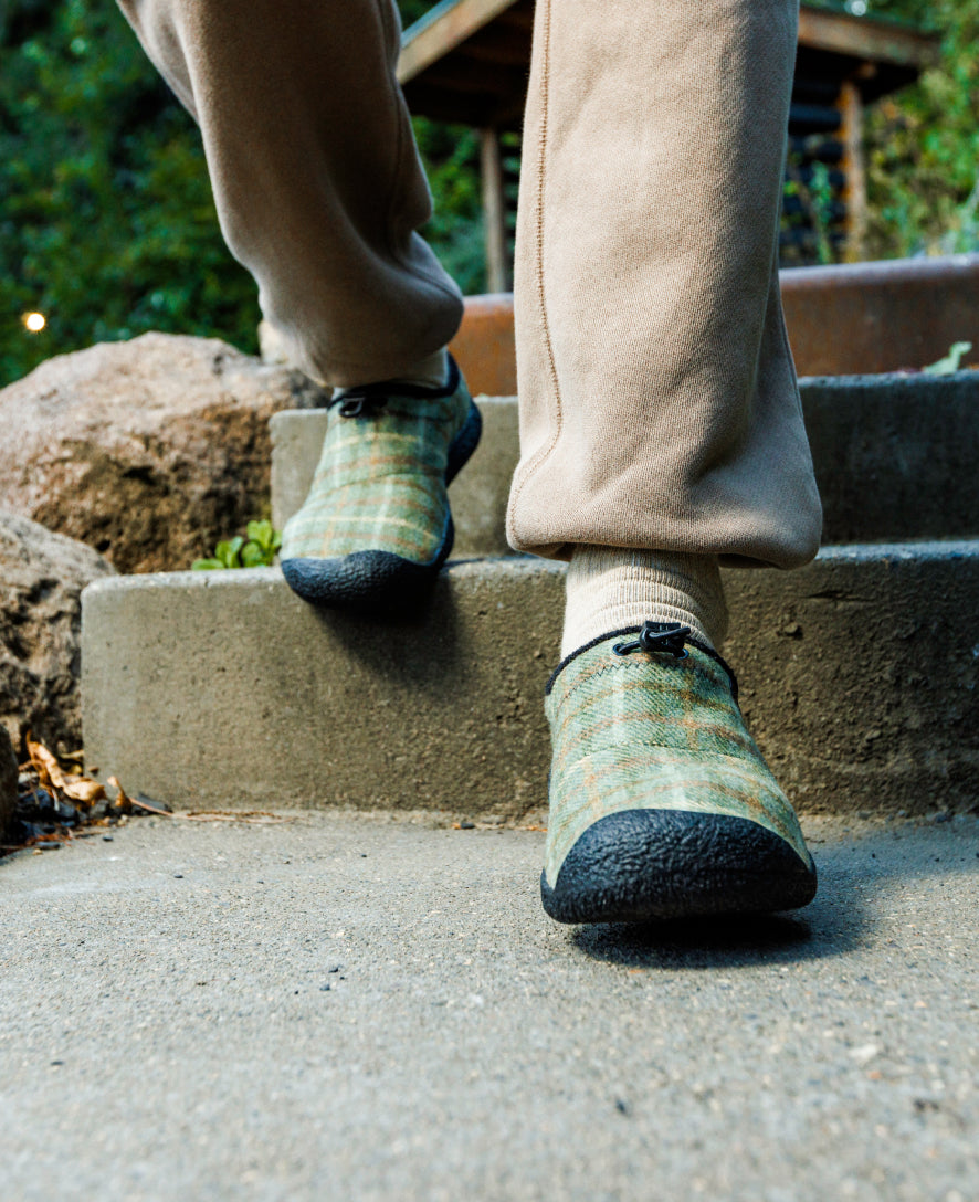 Men's Howser III Slide Sandals - Black/Bison Color | Comfortable & Lightweight for Beach, Pool, and Casual Wear