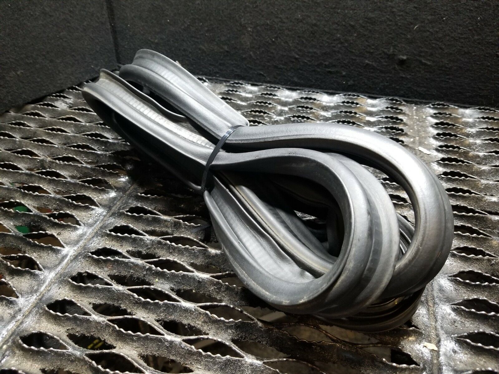 2005-2009 Ford Mustang Convertible Trunk Weatherstrip Seal OEM Replacement - Perfect for Leak Protection & Weatherproofing Your Mustang's Trunk
