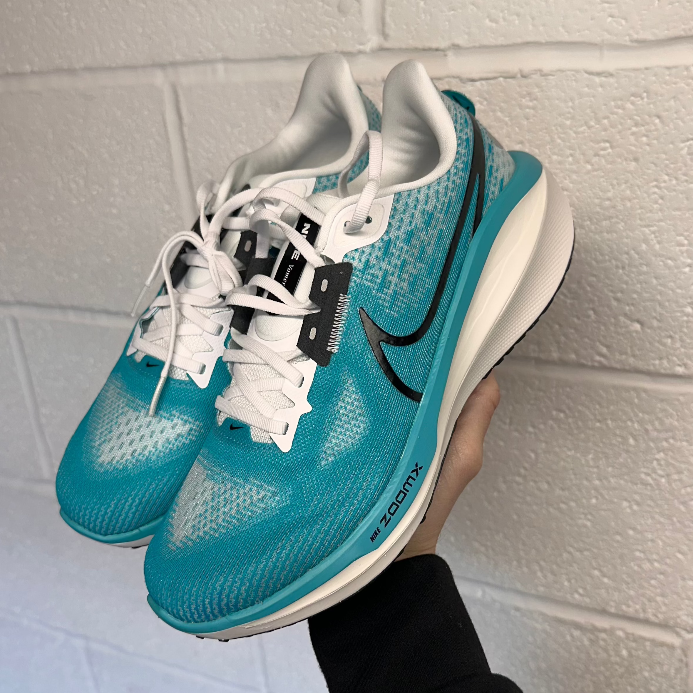 Nike Vomero 17 Running Shoes for Men & Women - Lightweight Cushioned Sneakers for Road Running, Jogging, and Gym Workouts - Perfect for Marathon Training and Daily Fitness Activities