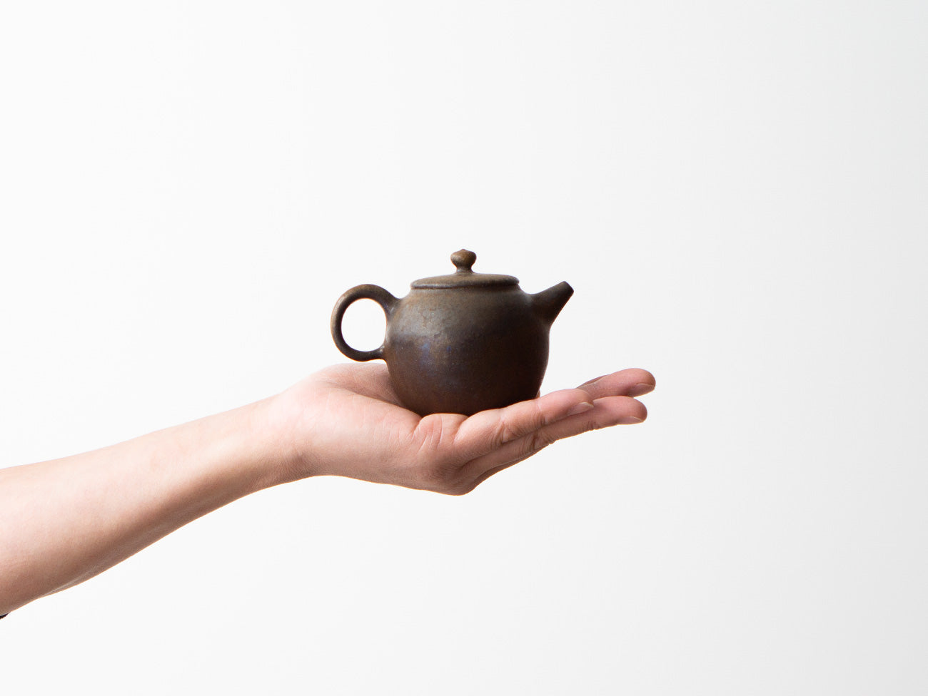 Premium Cast Iron Teapot No.3 - Japanese Tetsubin Style with Enamel Coating for Perfect Tea Brewing - Ideal for Loose Leaf Tea, Herbal Tea & Matcha - Great Gift for Tea Lovers & Home Decor