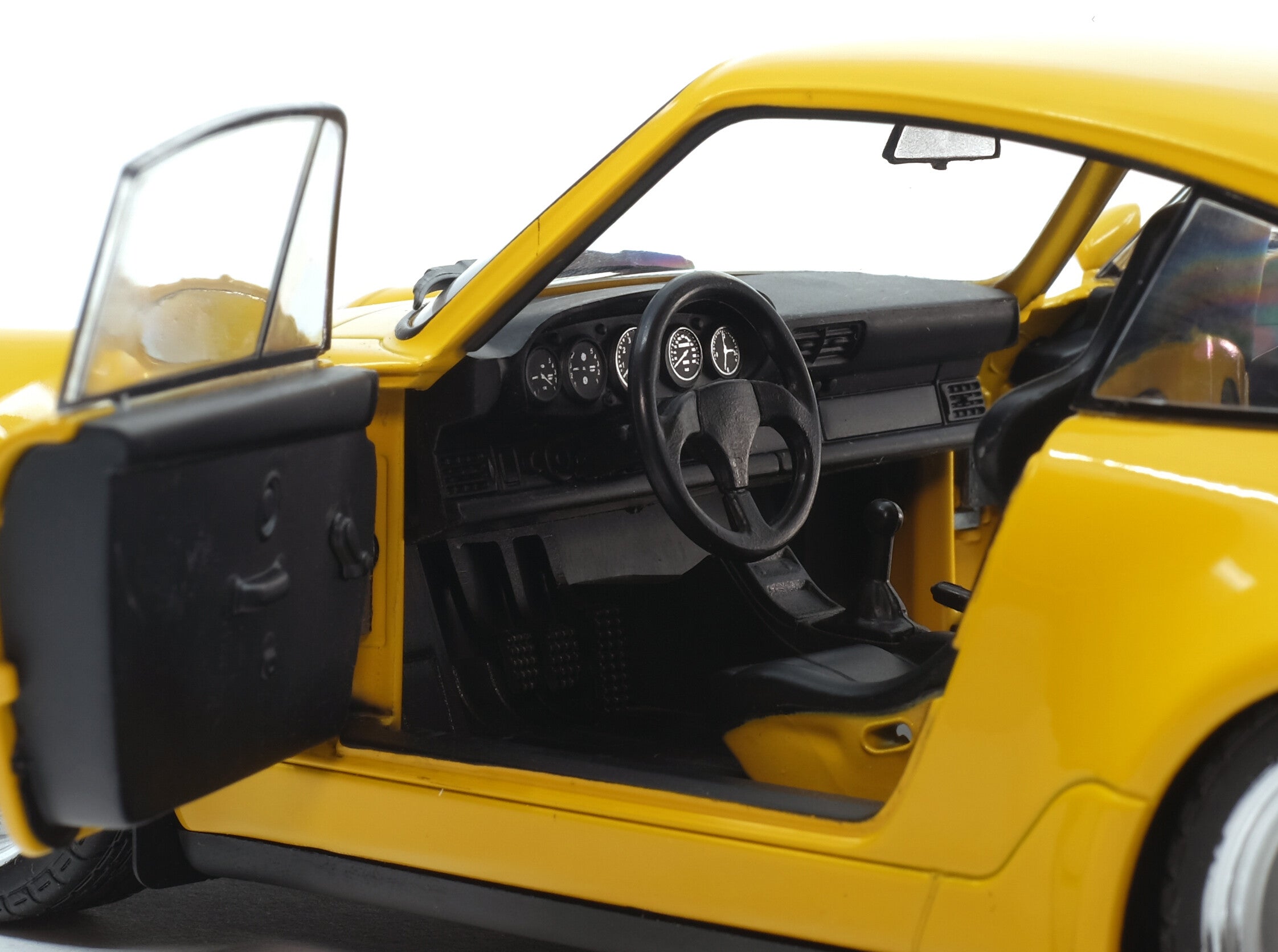 1:18 Solido Porsche 911 (964) Carrera 3.8 RS Diecast Model Car - Yellow Speed 1990 Collector's Edition - Perfect for Display, Gifts & Racing Enthusiasts