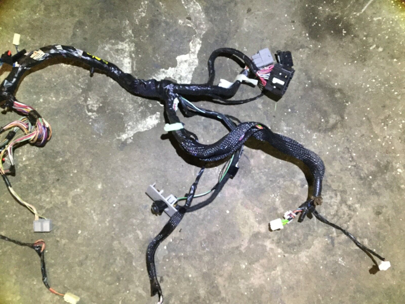 2005-2009 Toyota Prius OEM Dashboard Wiring Harness - Compatible with 2nd Gen Prius Models - Perfect for Electrical Repairs & Upgrades