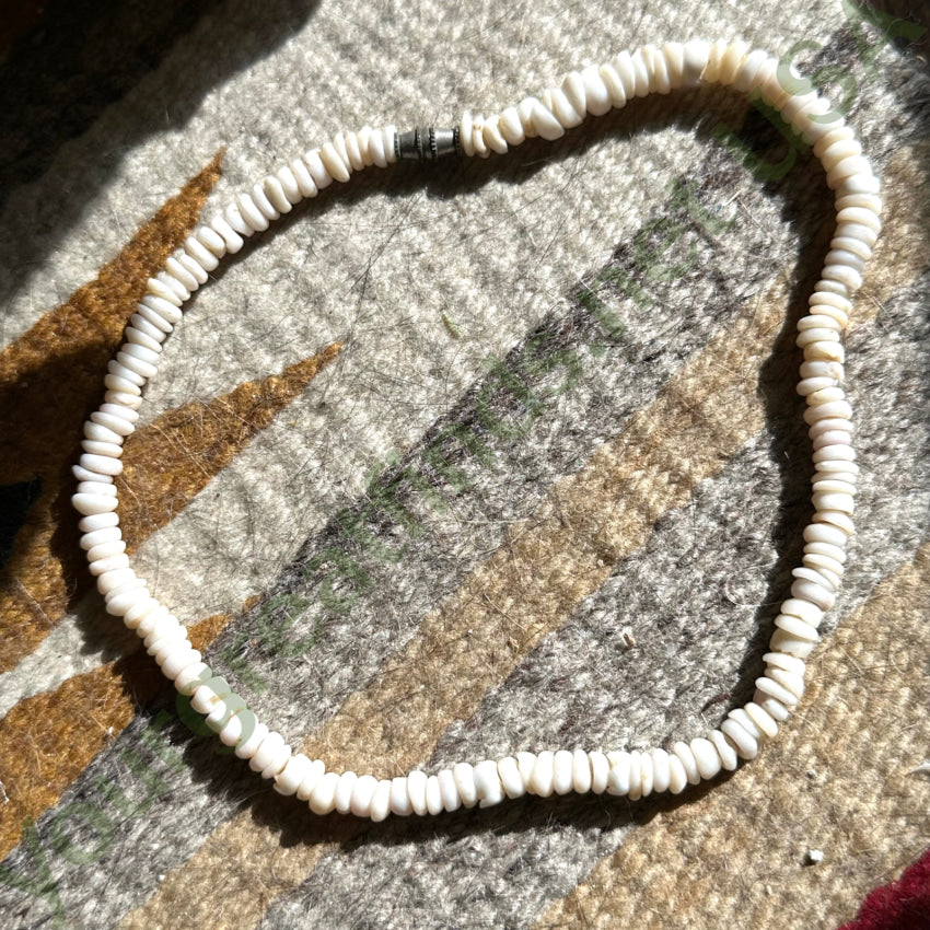 Vintage Hawaiian Puka Shell Necklace 14.5
