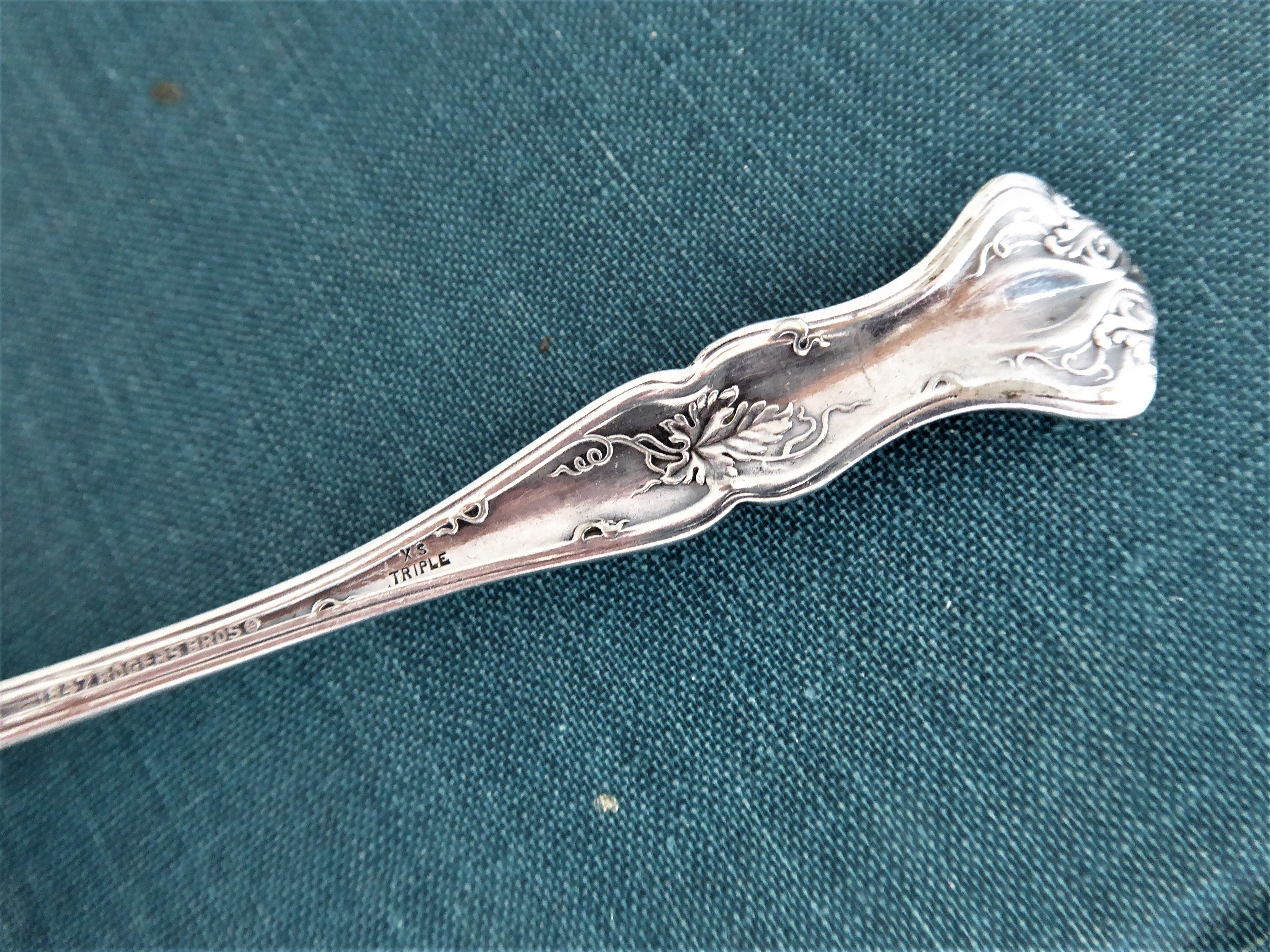 Vintage Rogers 1847 Grape Harvest Gravy Ladle - Silver Plated Serving Spoon from 1904 - Perfect for Thanksgiving Dinner & Antique Tableware Collection