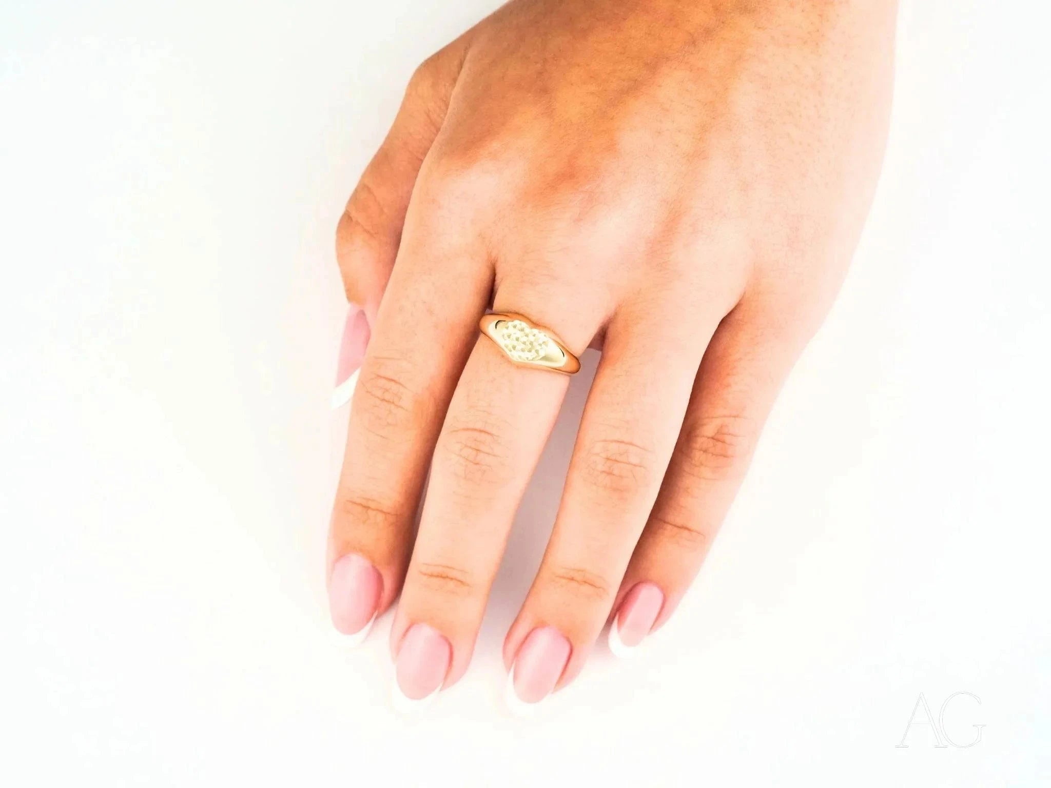 18K Yellow Gold Heart Ring for Women - Elegant Love Symbol Jewelry Gift for Valentine's Day, Anniversary & Romantic Occasions