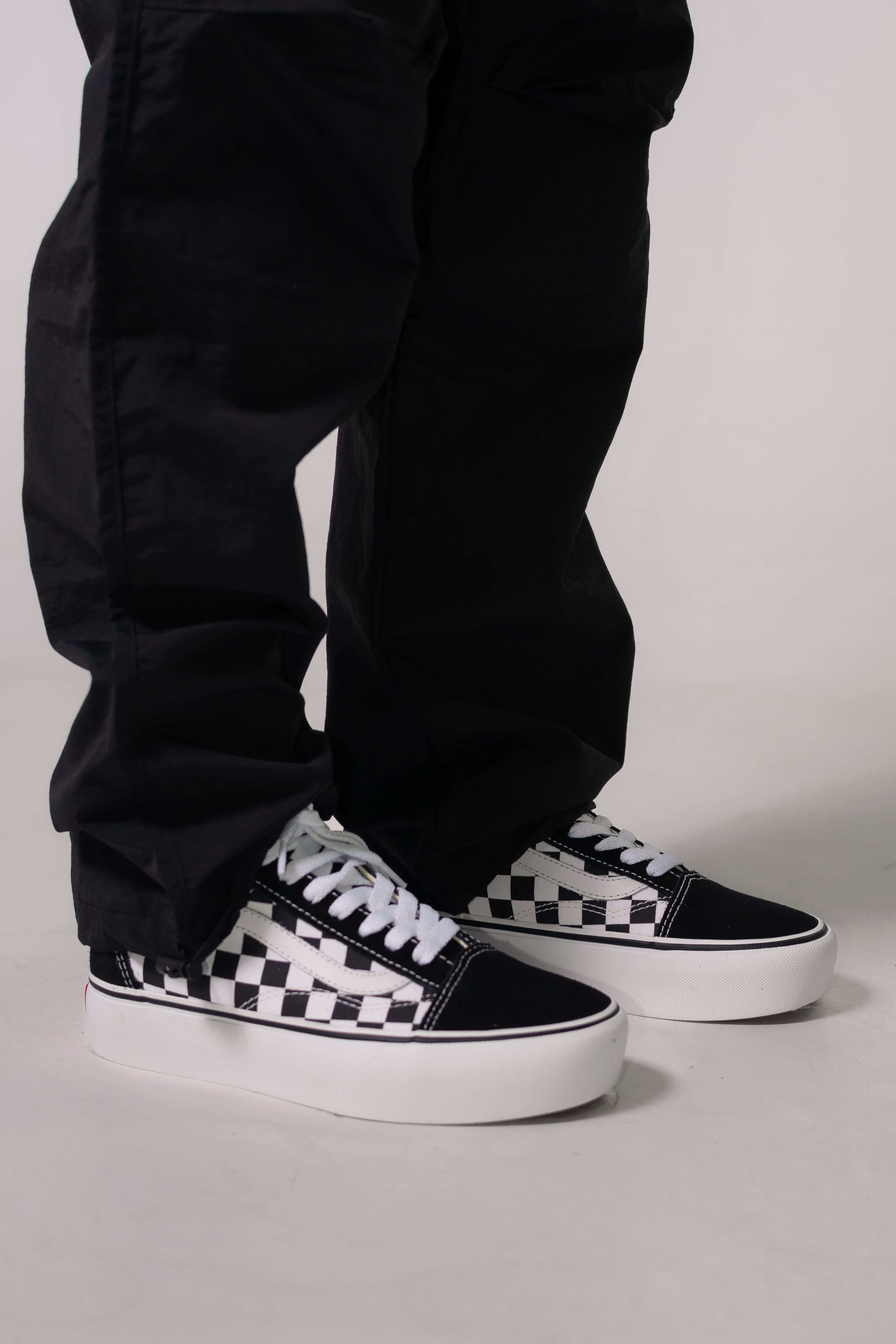 Vans Old Skool Platform Sneakers for Women & Men - Classic Skate Shoes with Cushioned Comfort - Perfect for Streetwear, Skateboarding & Casual Outfits