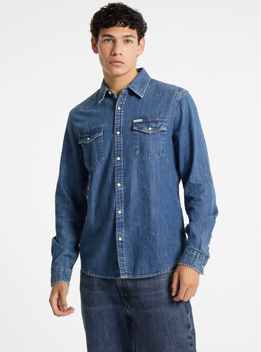 Guess Women's Slim Fit Long Sleeve Denim Shirt - Stylish Casual Button Down Top for Everyday Wear & Date Nights