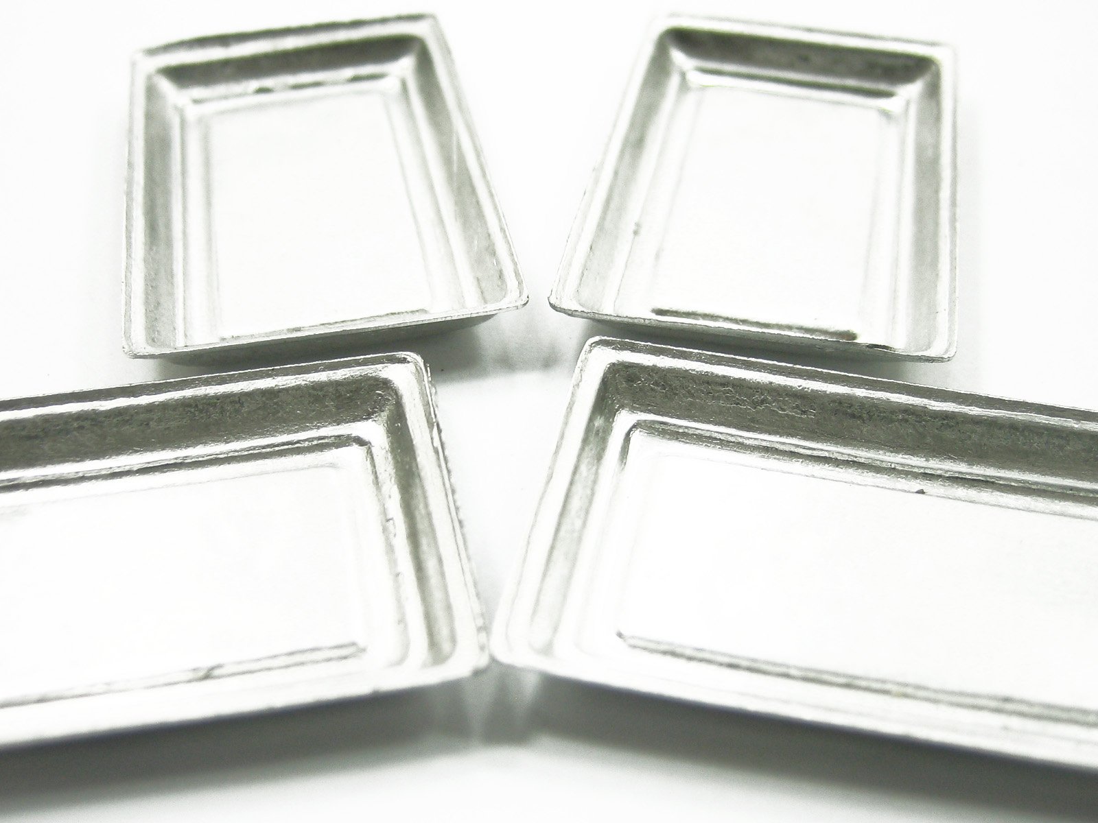 Miniature Bakery Bread Decoration Accessories - 4 Tiny Tin Trays for Dollhouse DIY Crafts | Perfect for Miniature Food Displays, Baking Scenes & Collectible Dollhouse Decor