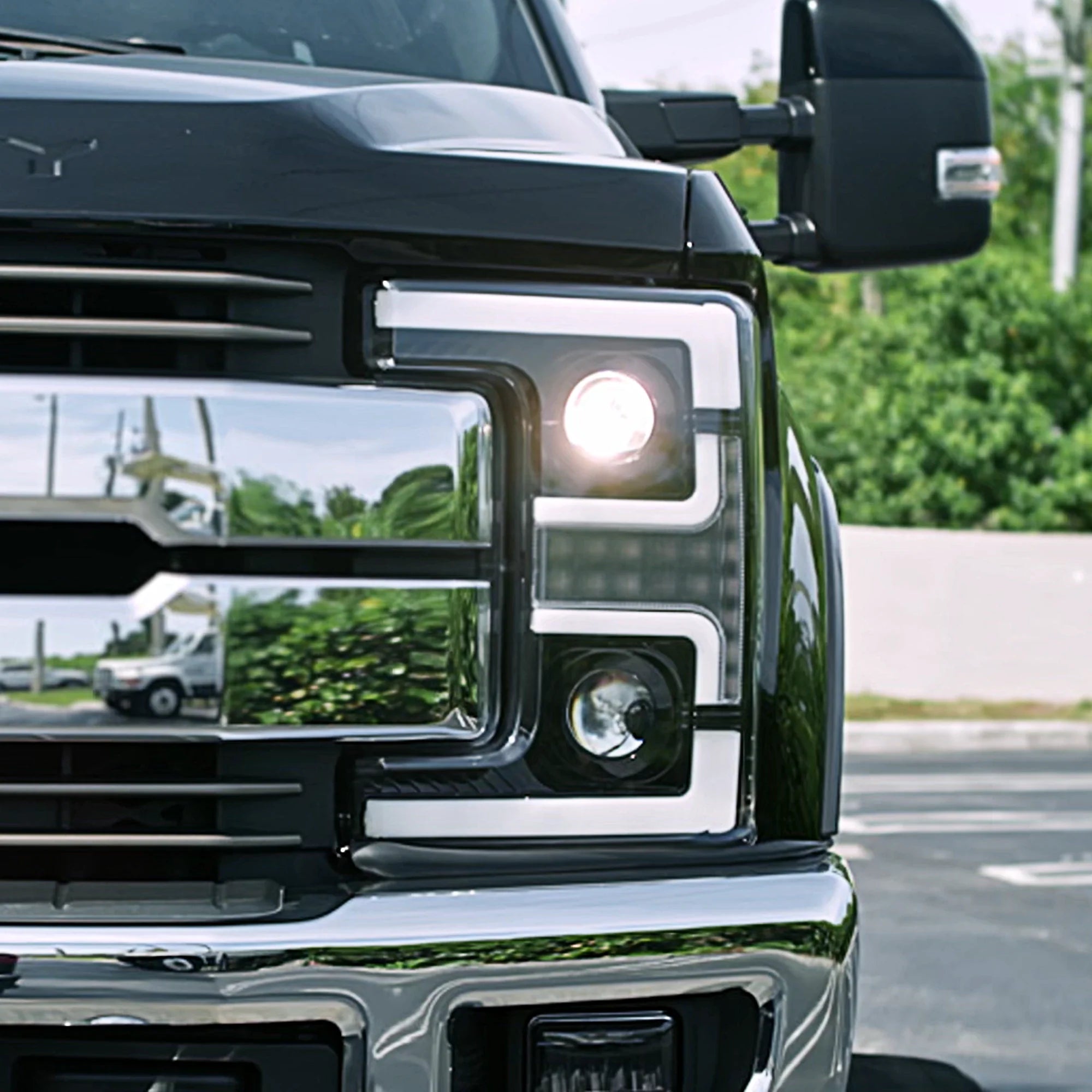 Ford Super Duty 2017-2019 Projector Headlights with OLED DRL & LED Turn Signals - Clear Lens Upgrade for Improved Night Visibility - Perfect for Off-Roading and Towing
